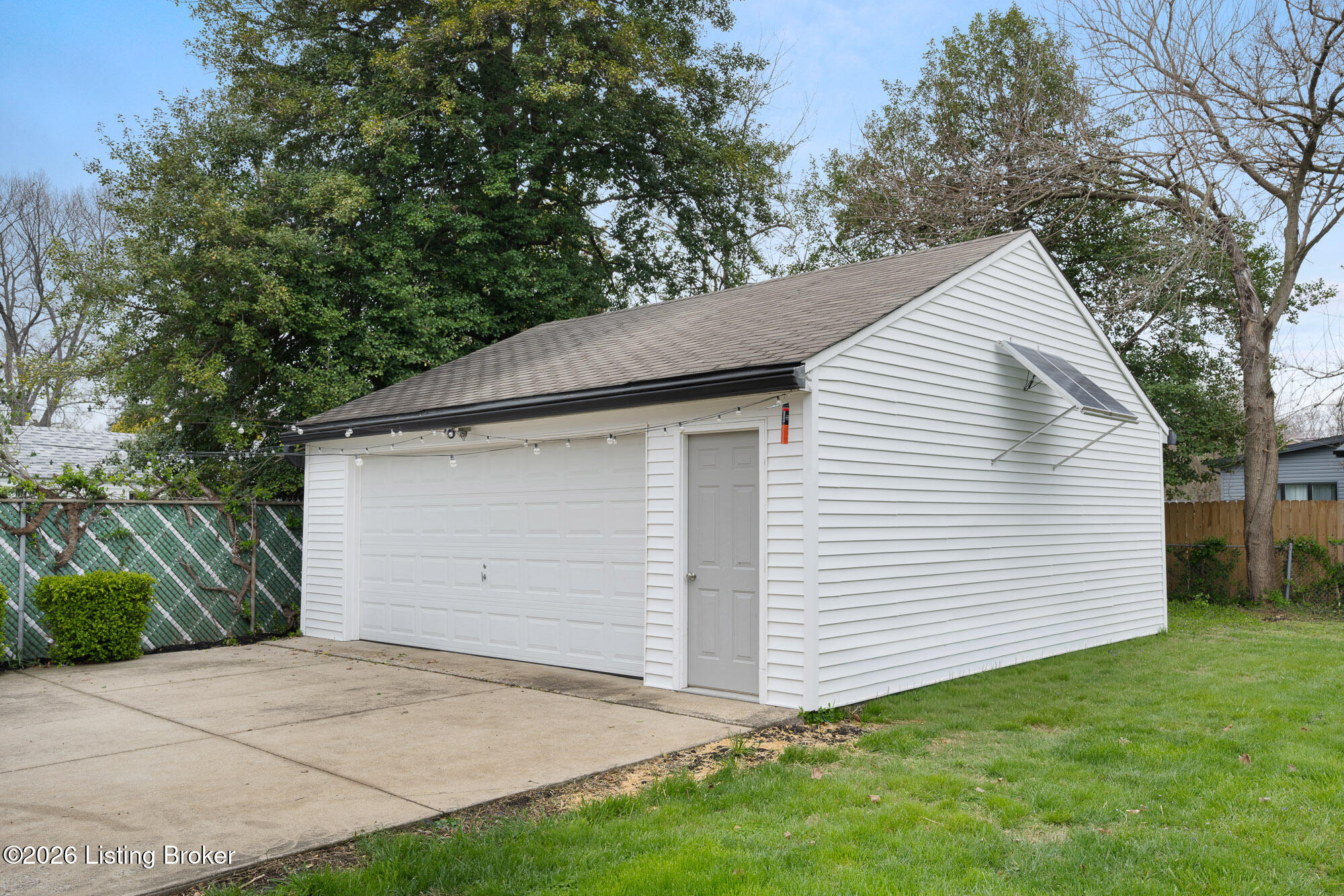 1605 Military Ave