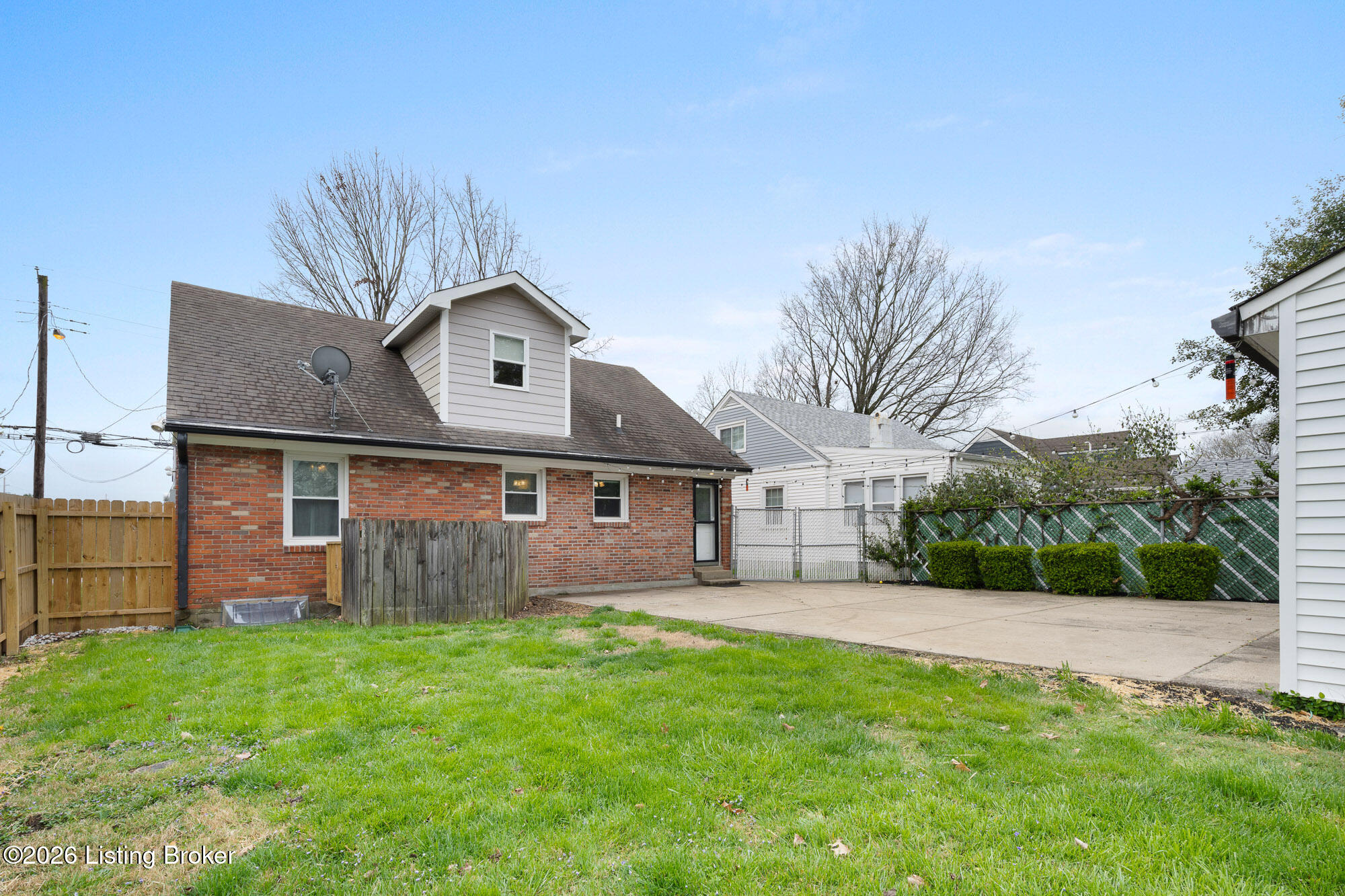 1605 Military Ave