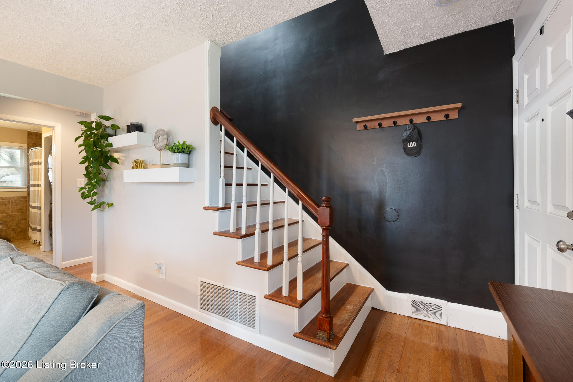 1605 Military Ave