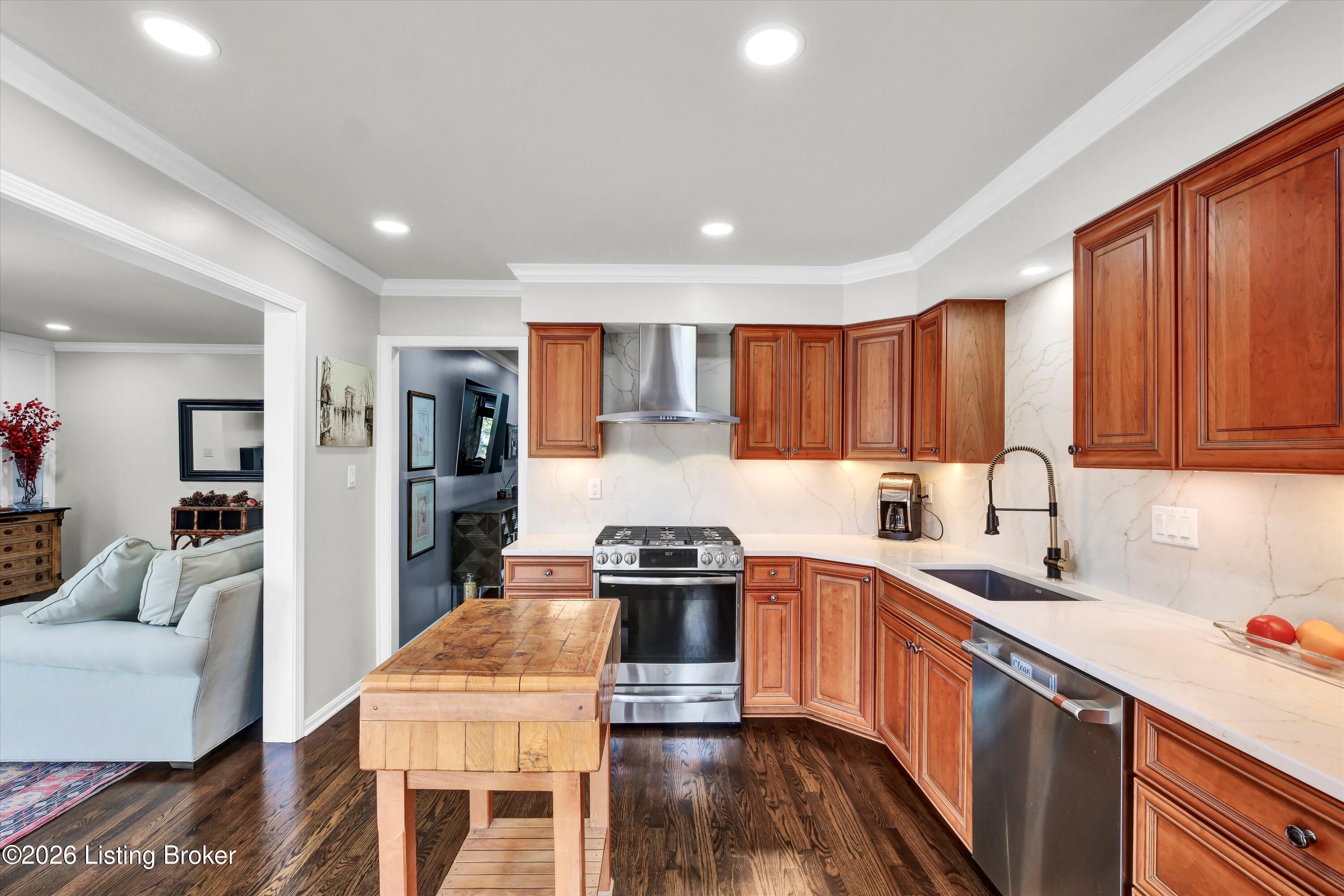 1104 Chamberlain Hill Rd
