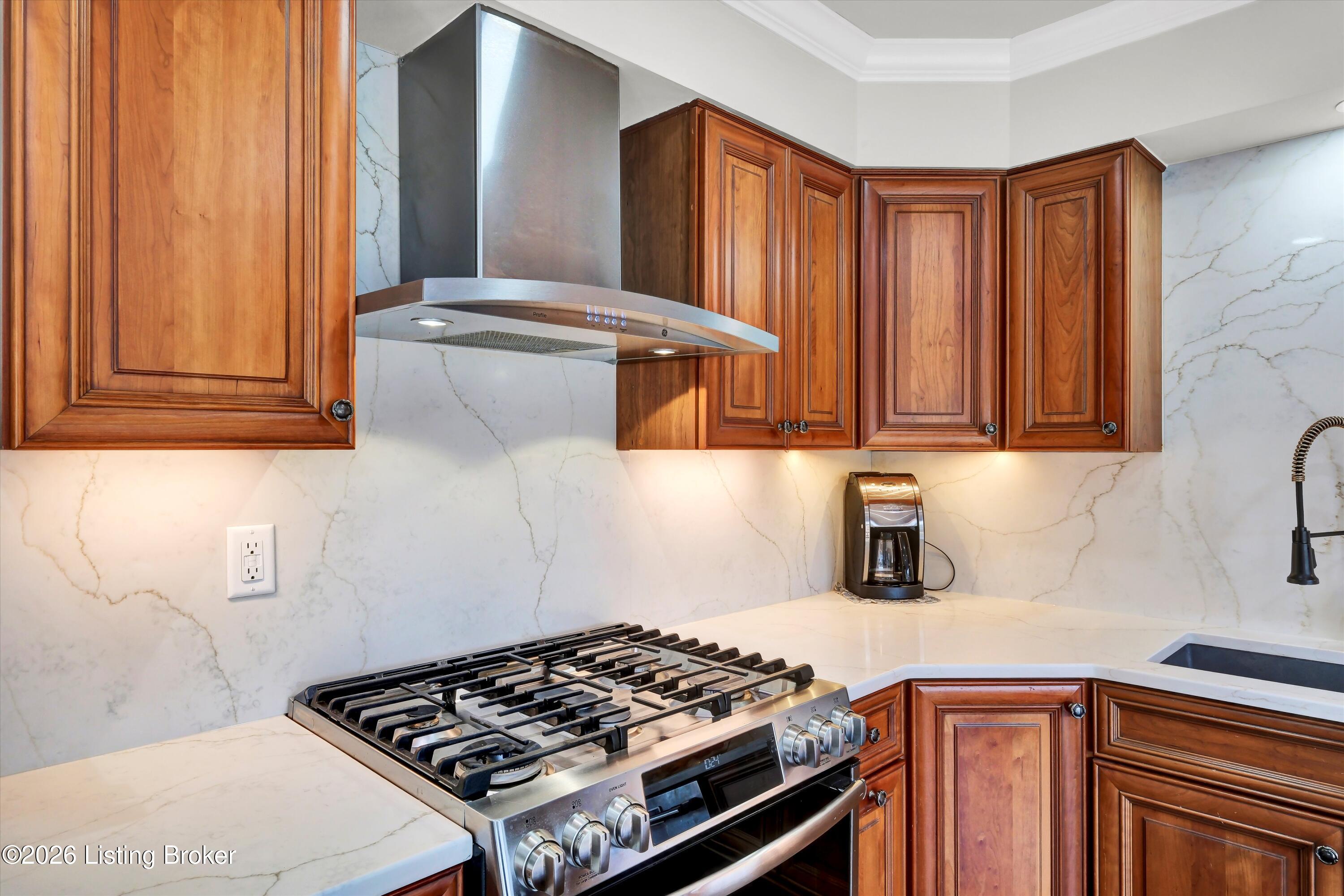 1104 Chamberlain Hill Rd