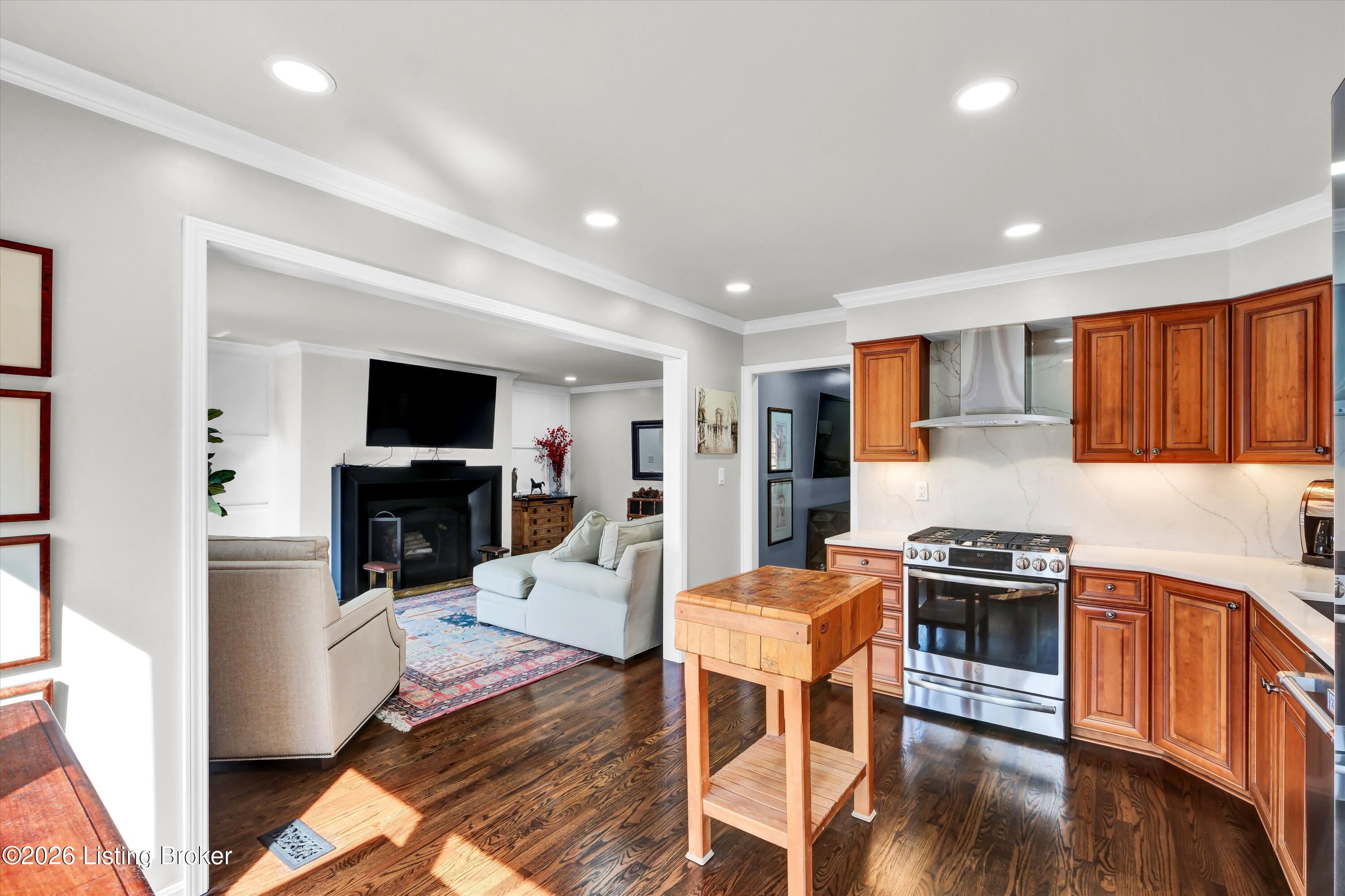 1104 Chamberlain Hill Rd
