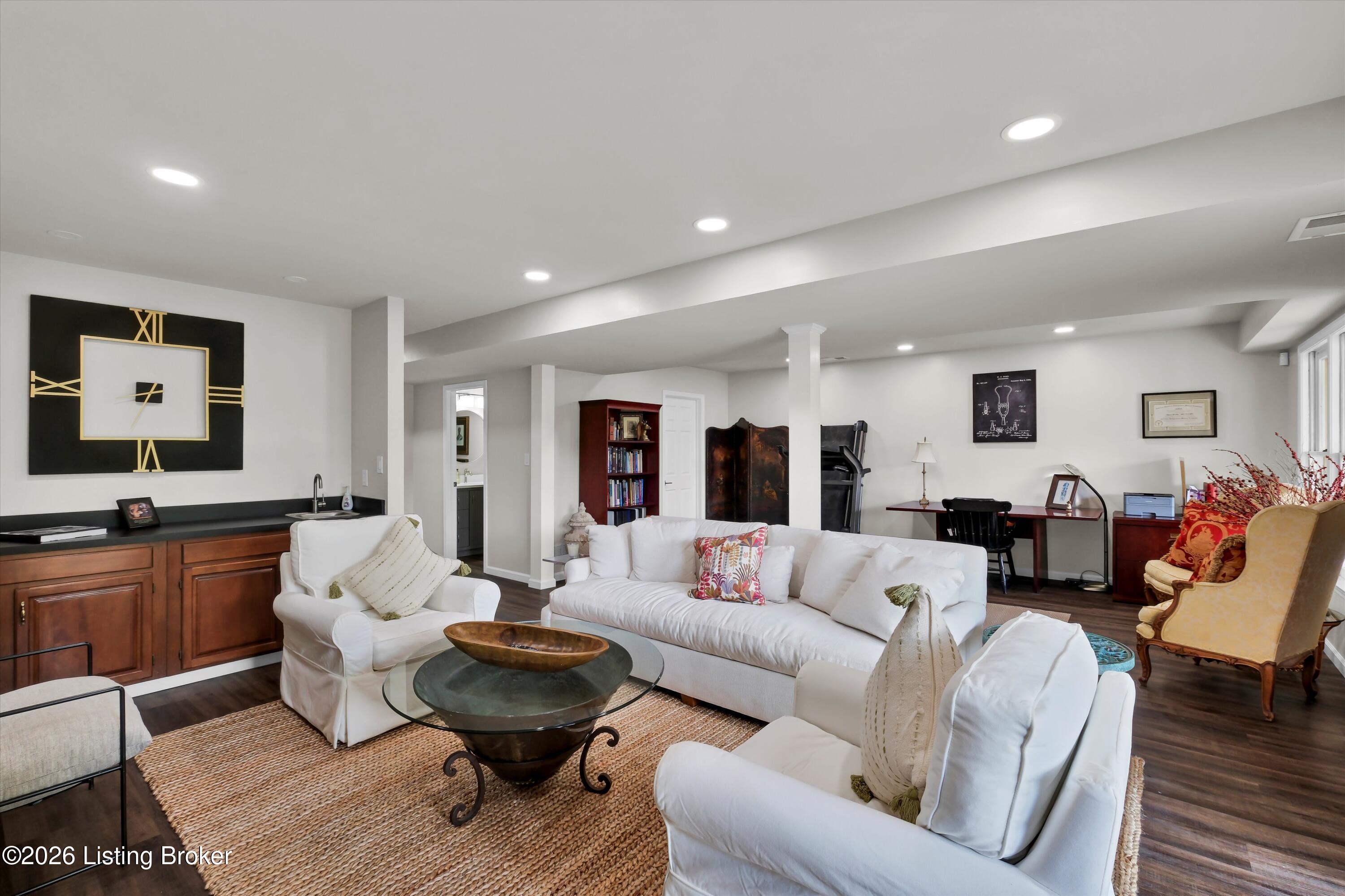 1104 Chamberlain Hill Rd