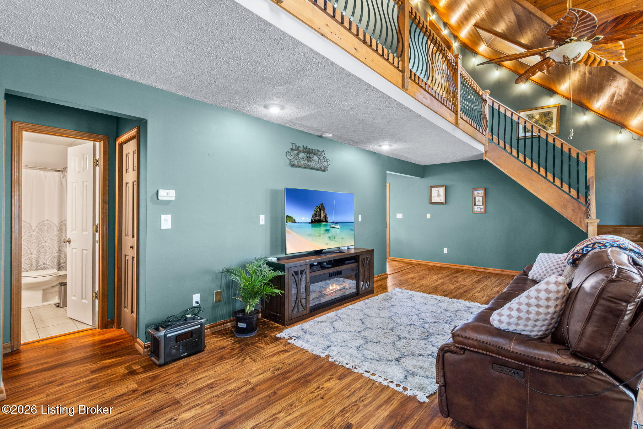 96 Lisa Dr