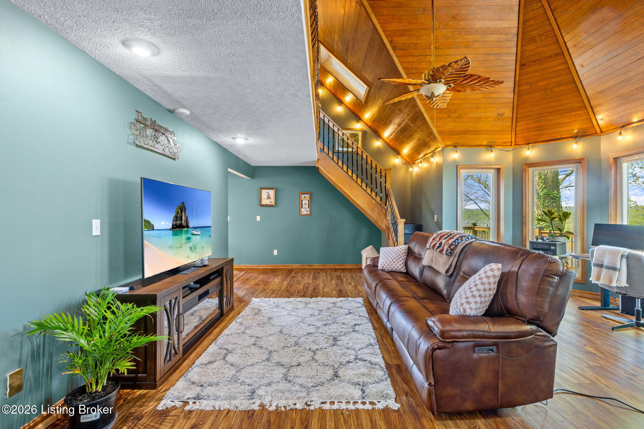 96 Lisa Dr