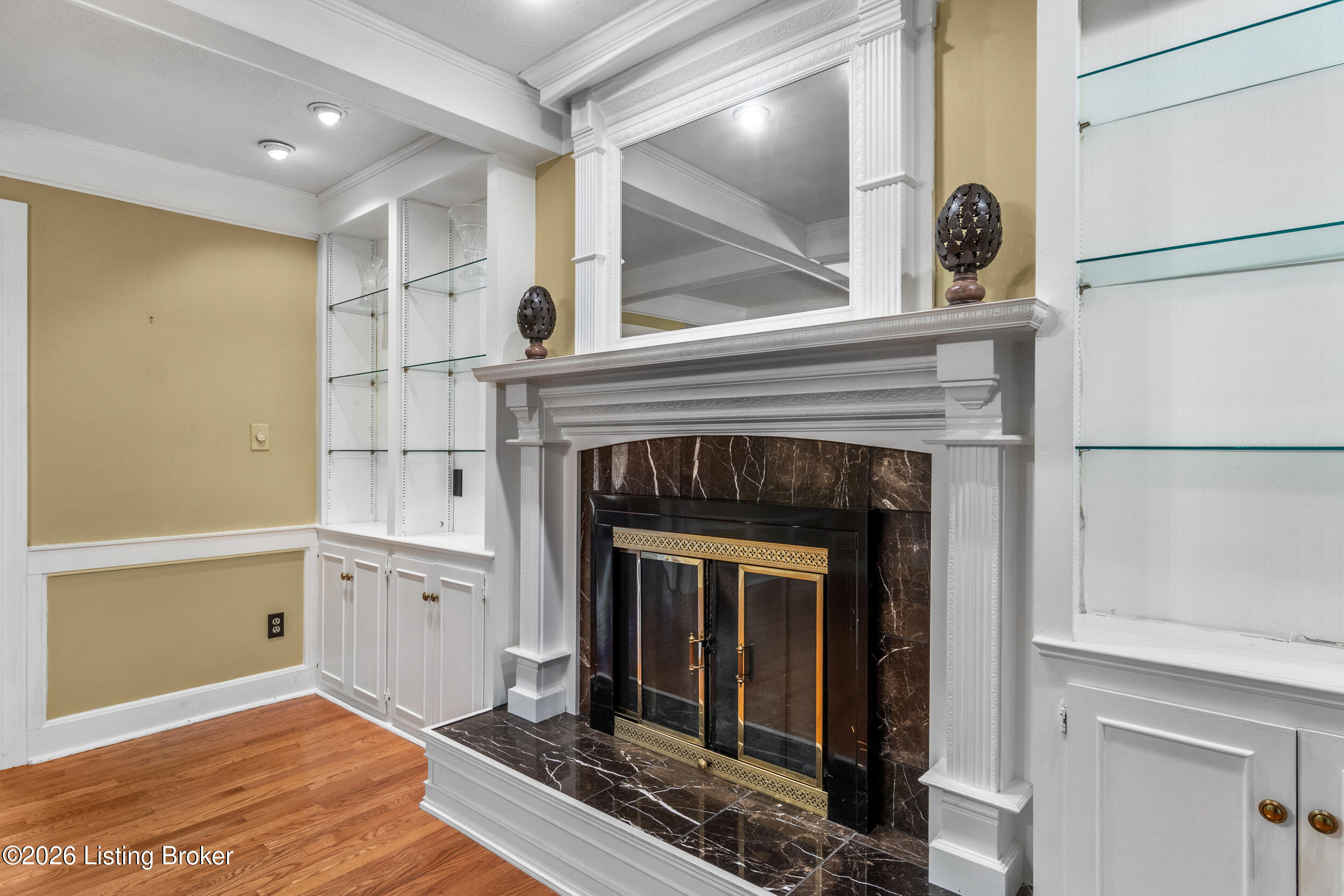 9104 Linn Station Rd