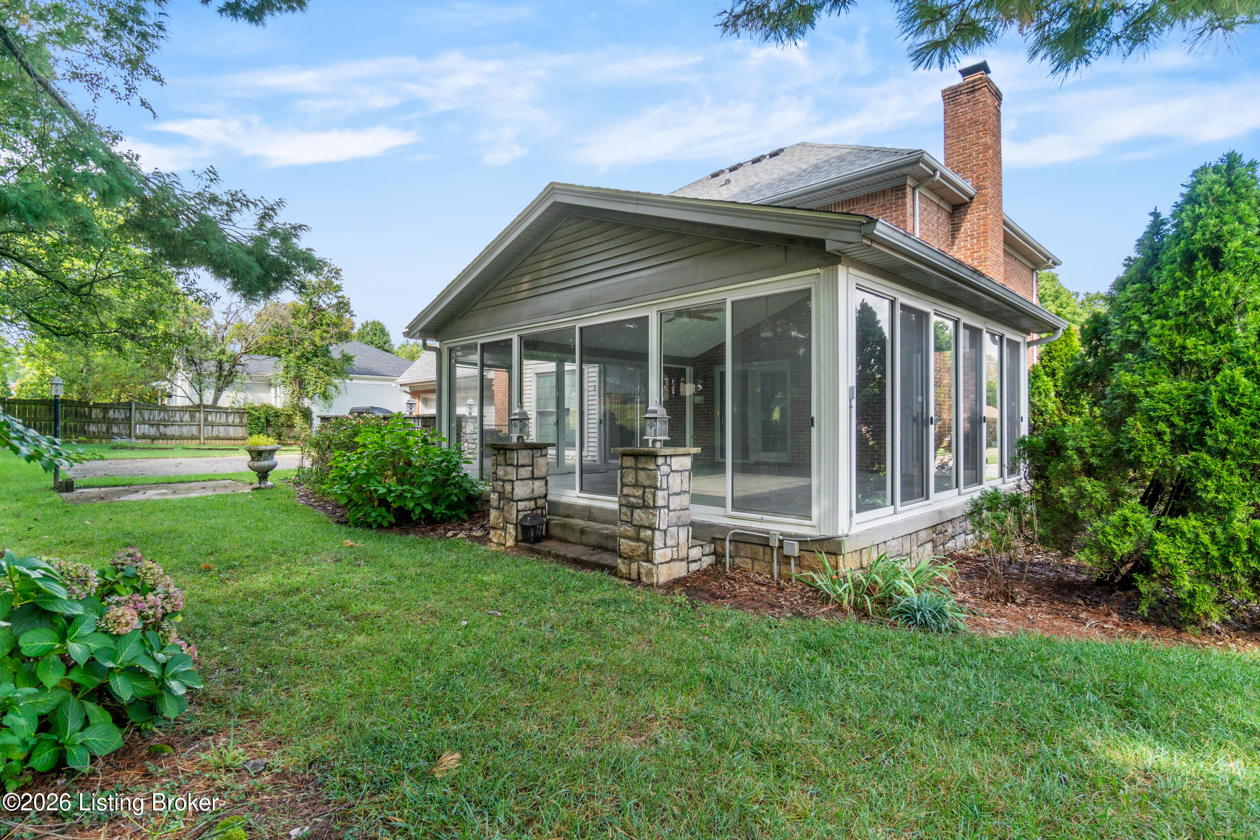 9104 Linn Station Rd