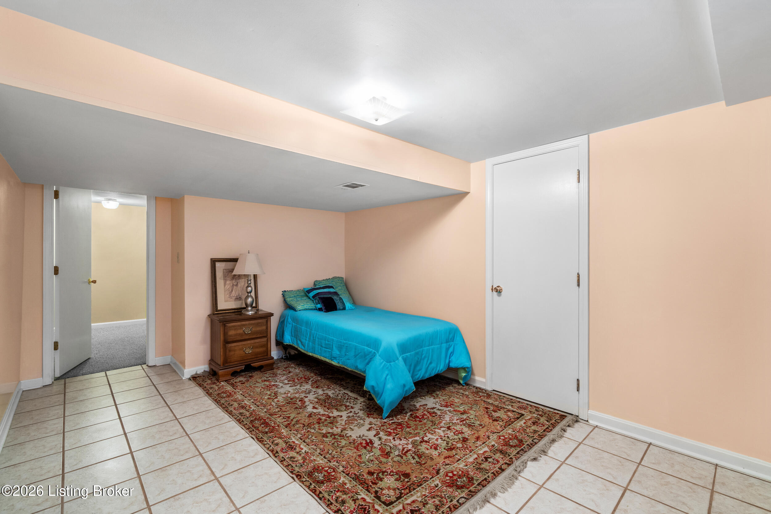 9104 Linn Station Rd