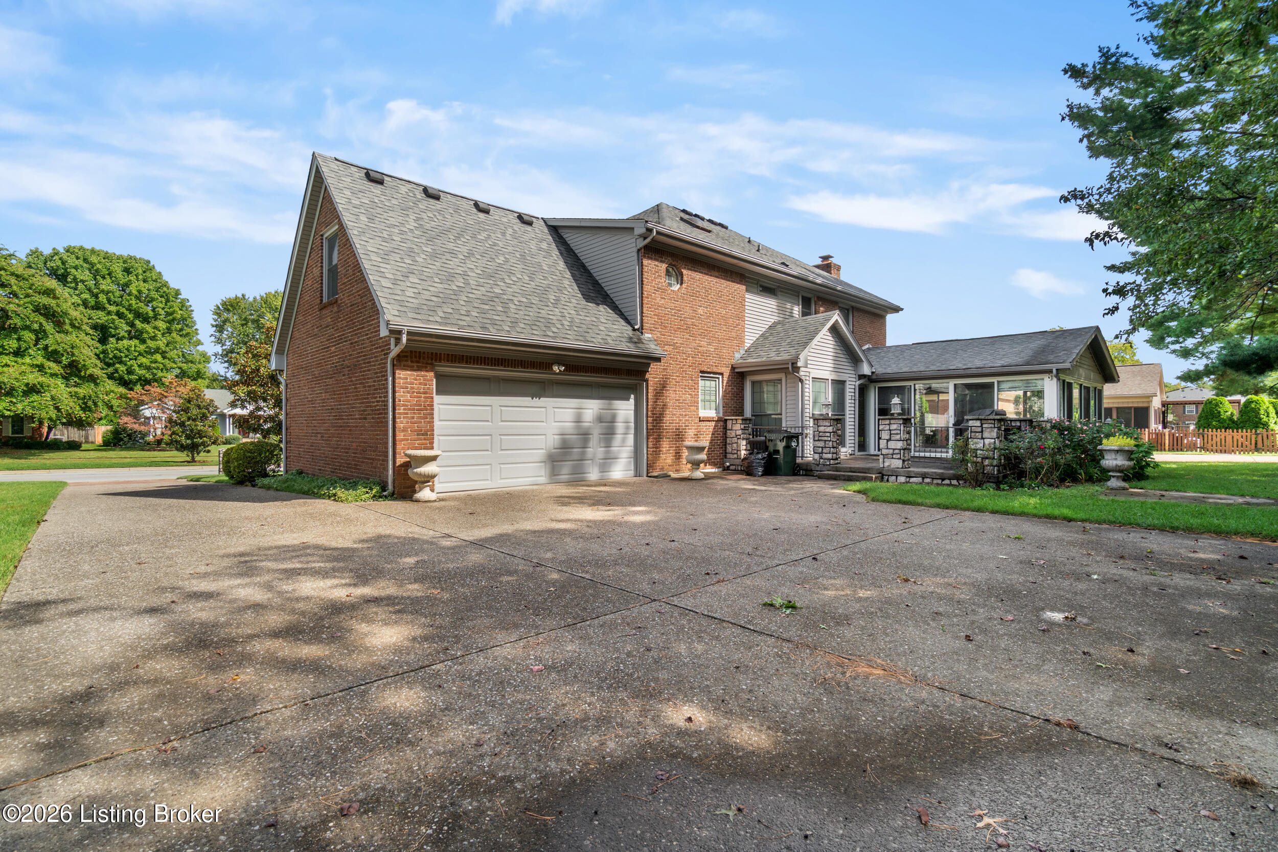 9104 Linn Station Rd