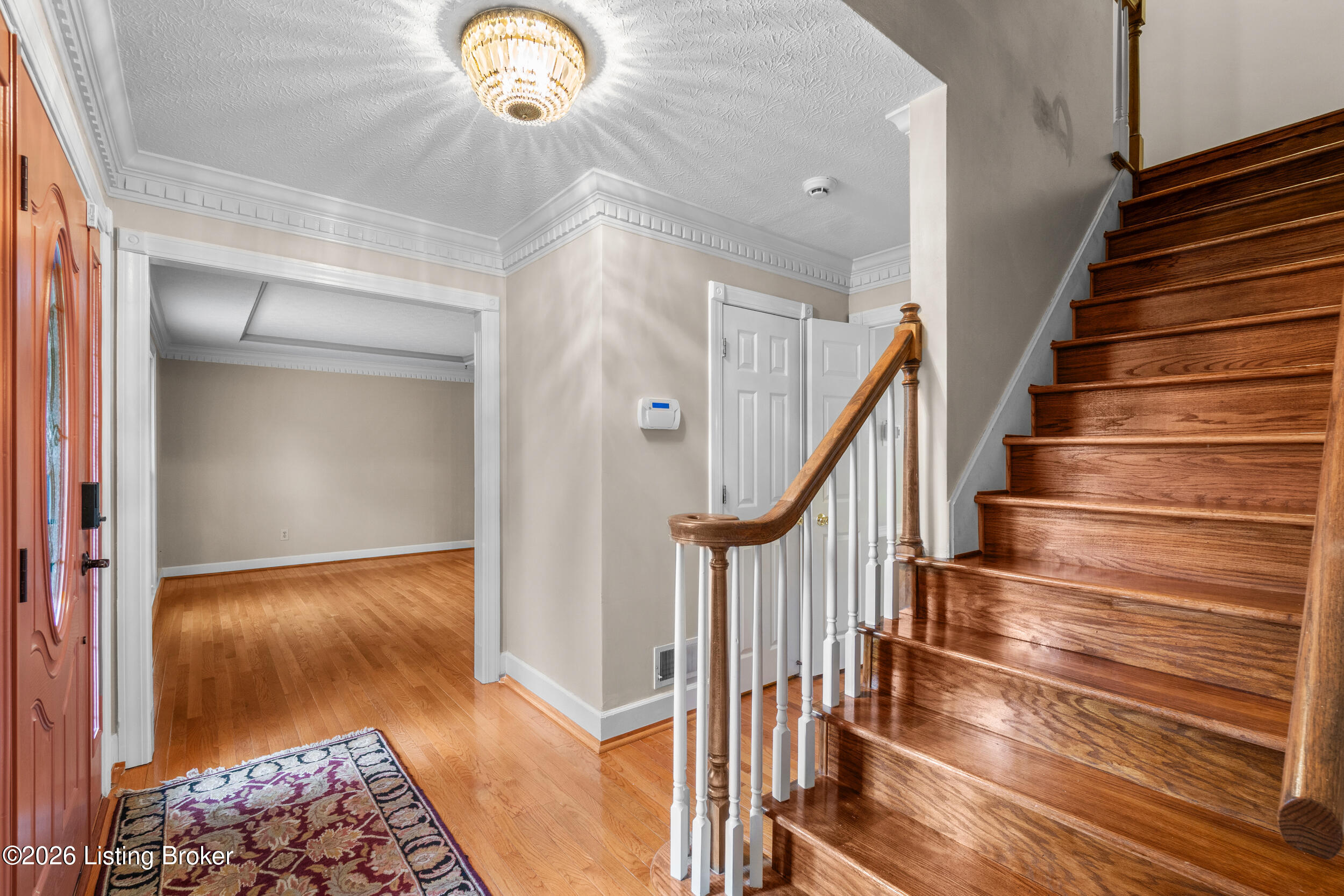 9104 Linn Station Rd