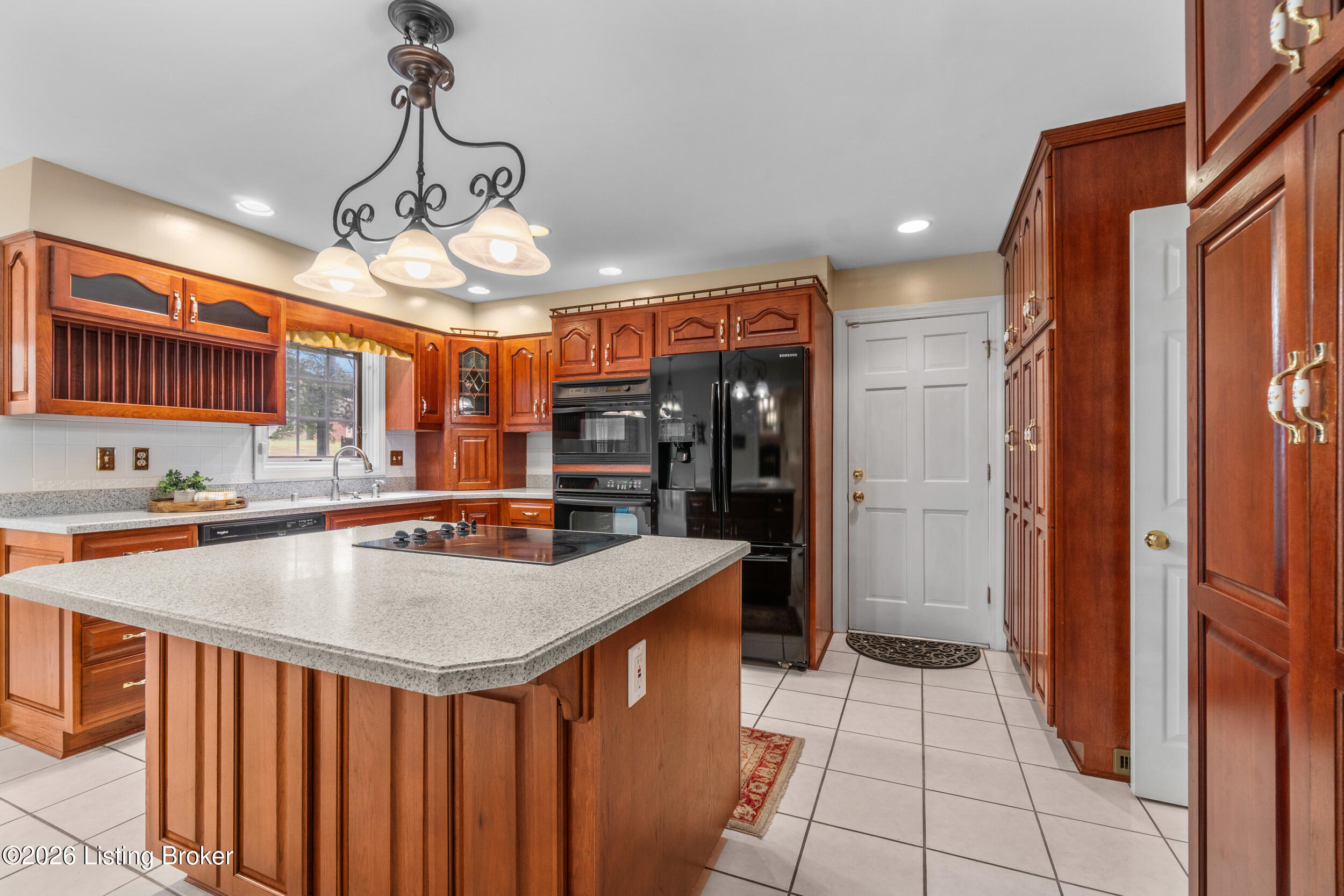 9104 Linn Station Rd