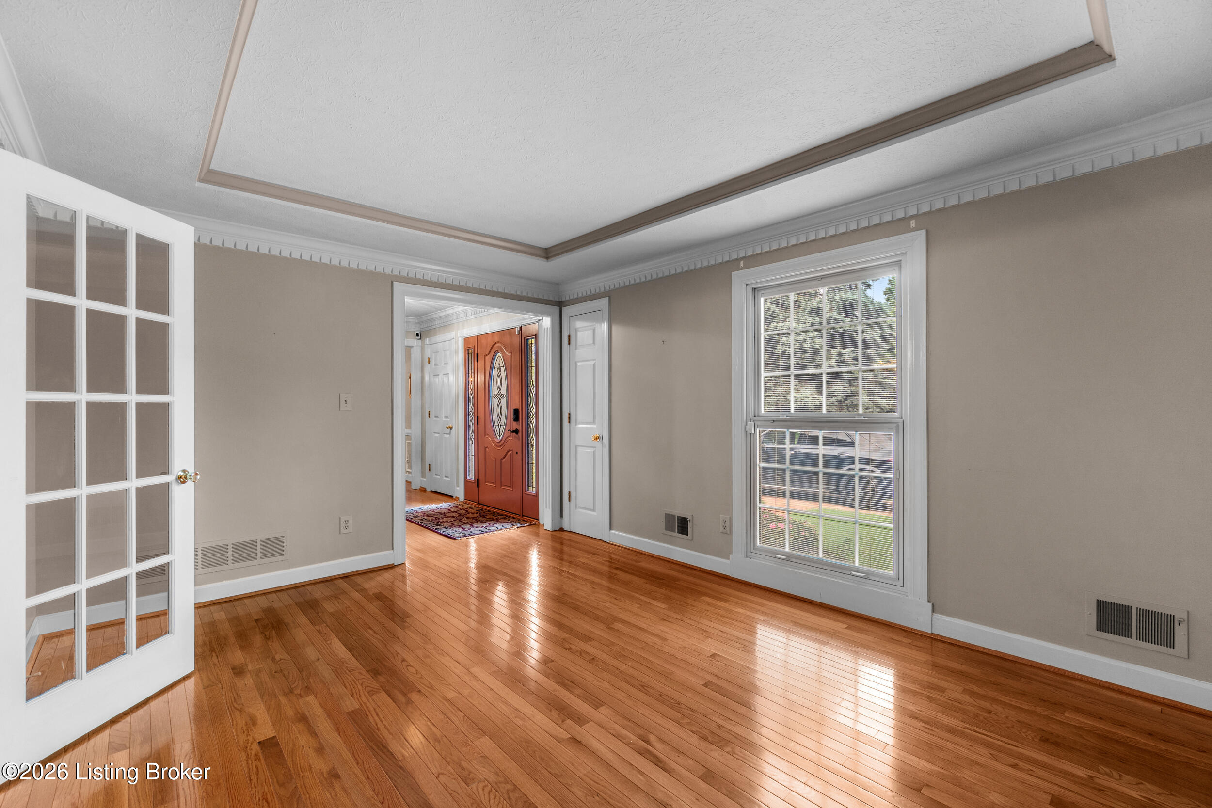 9104 Linn Station Rd