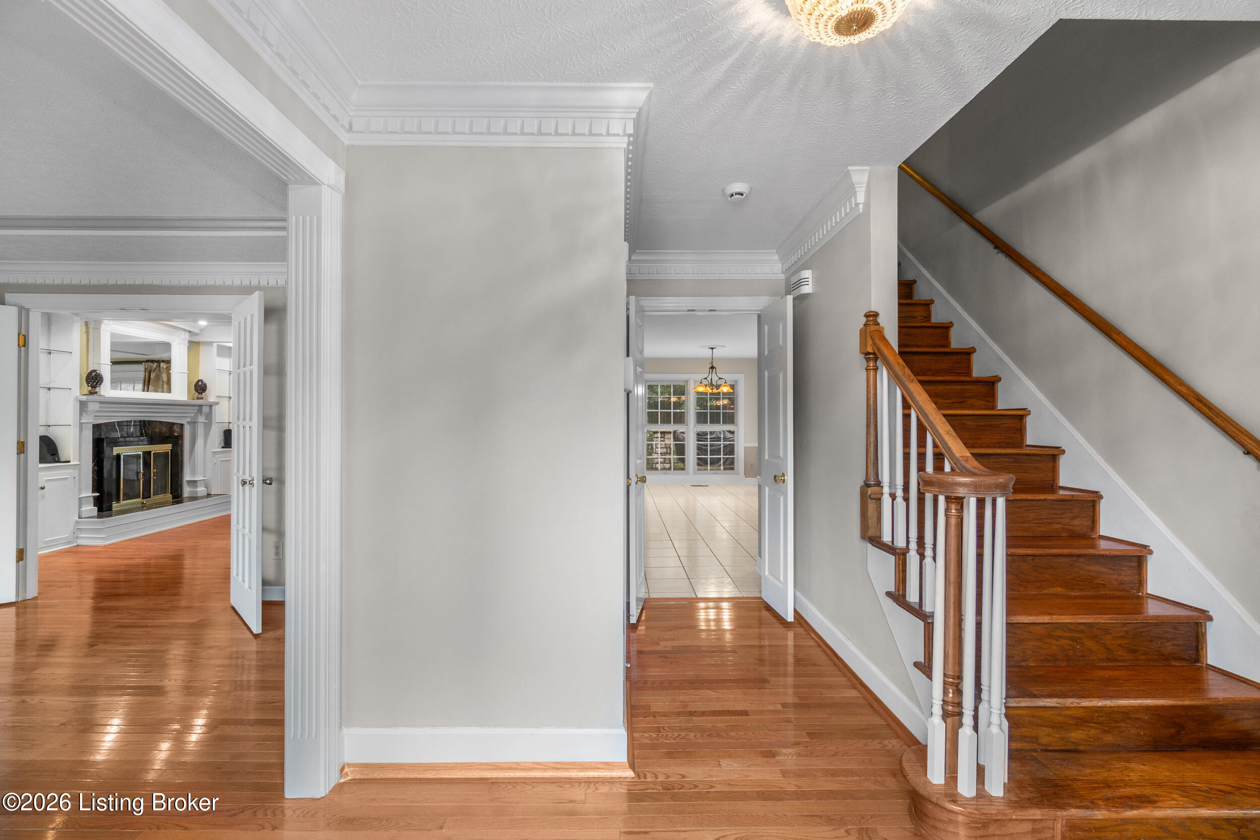9104 Linn Station Rd