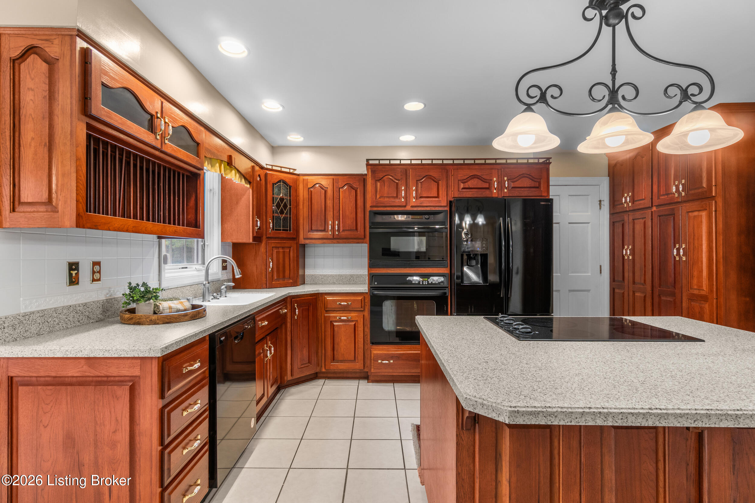 9104 Linn Station Rd