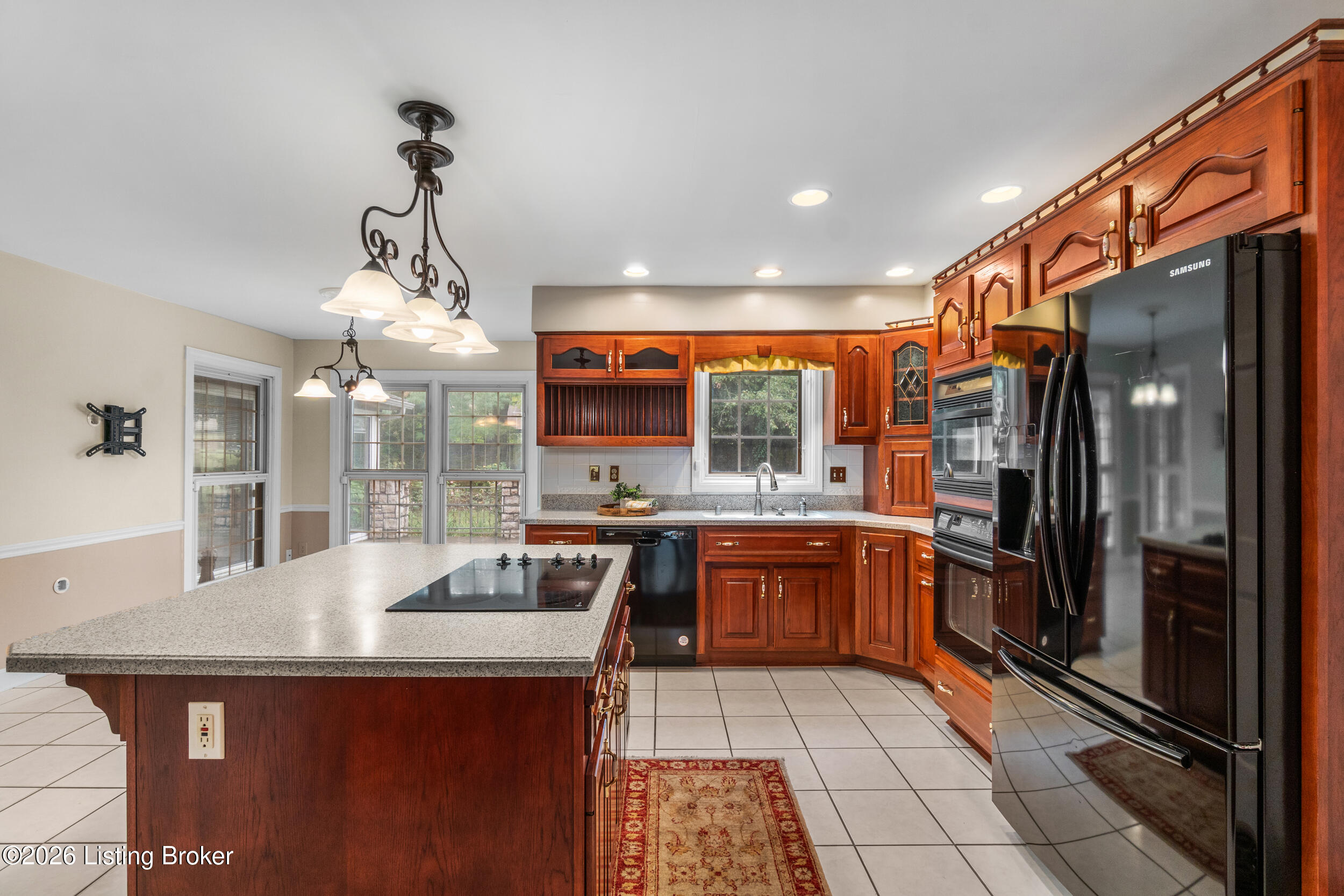 9104 Linn Station Rd