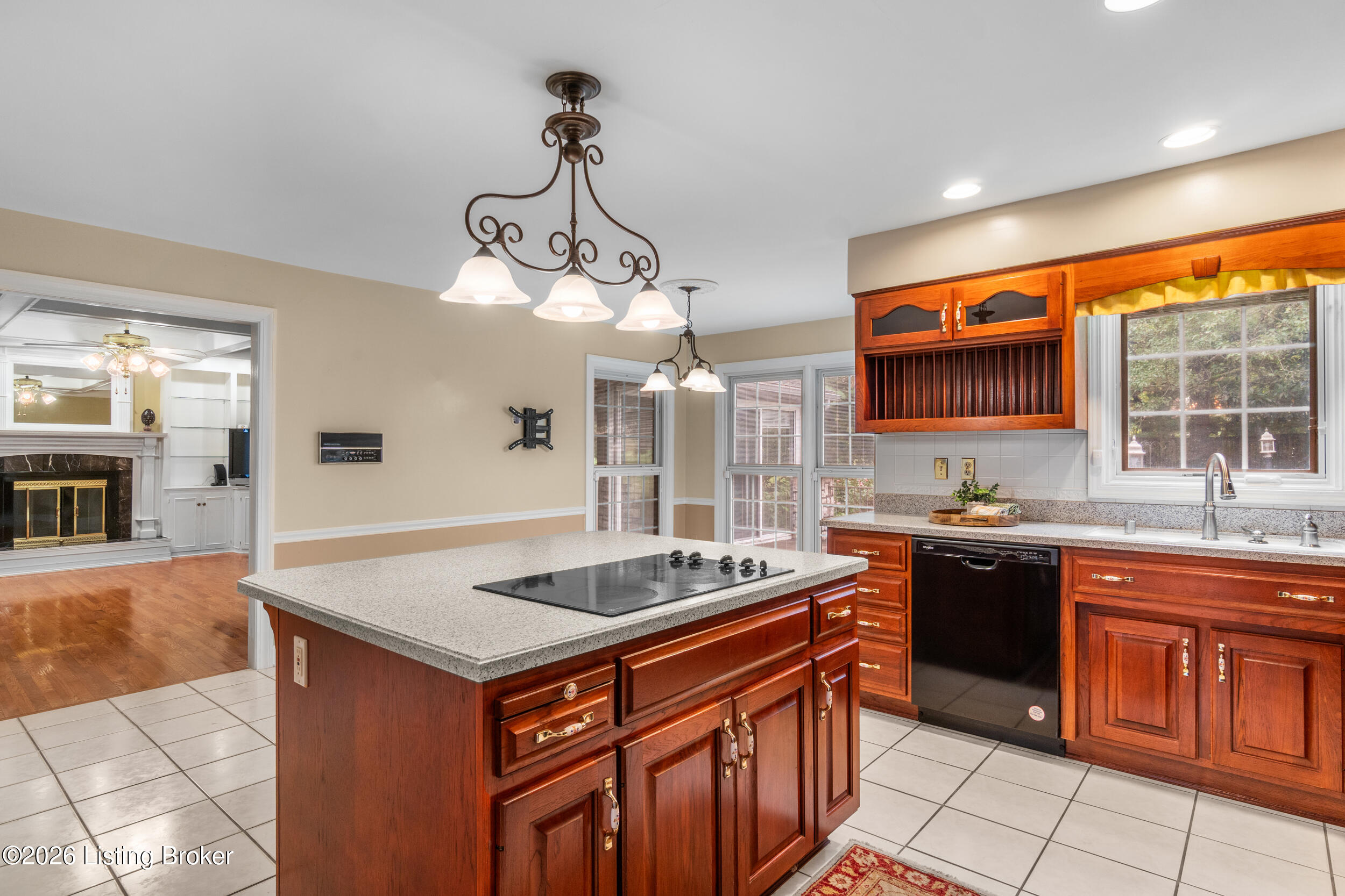 9104 Linn Station Rd