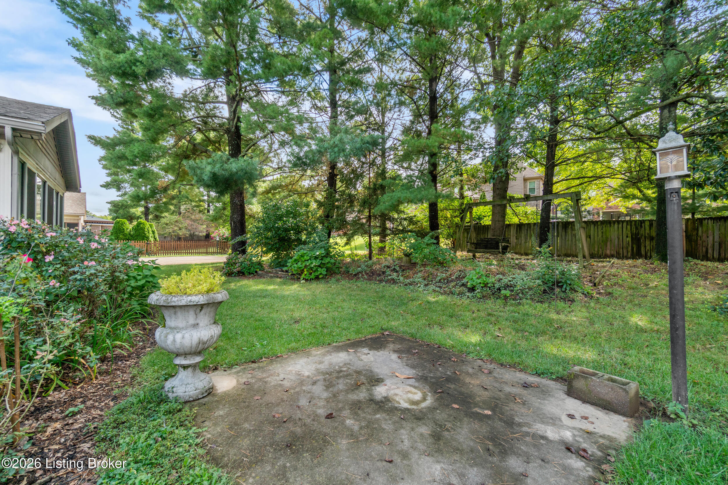 9104 Linn Station Rd
