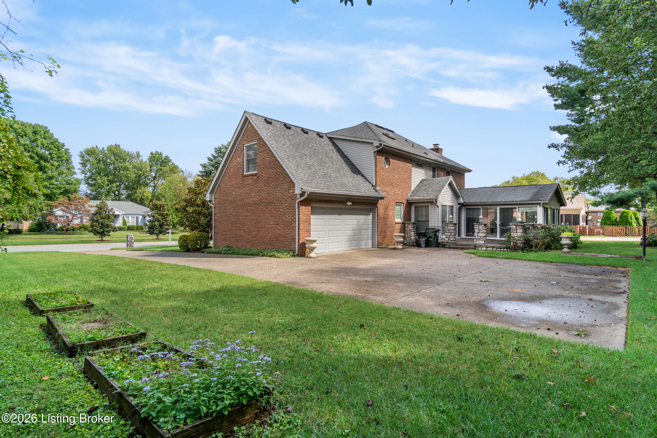 9104 Linn Station Rd
