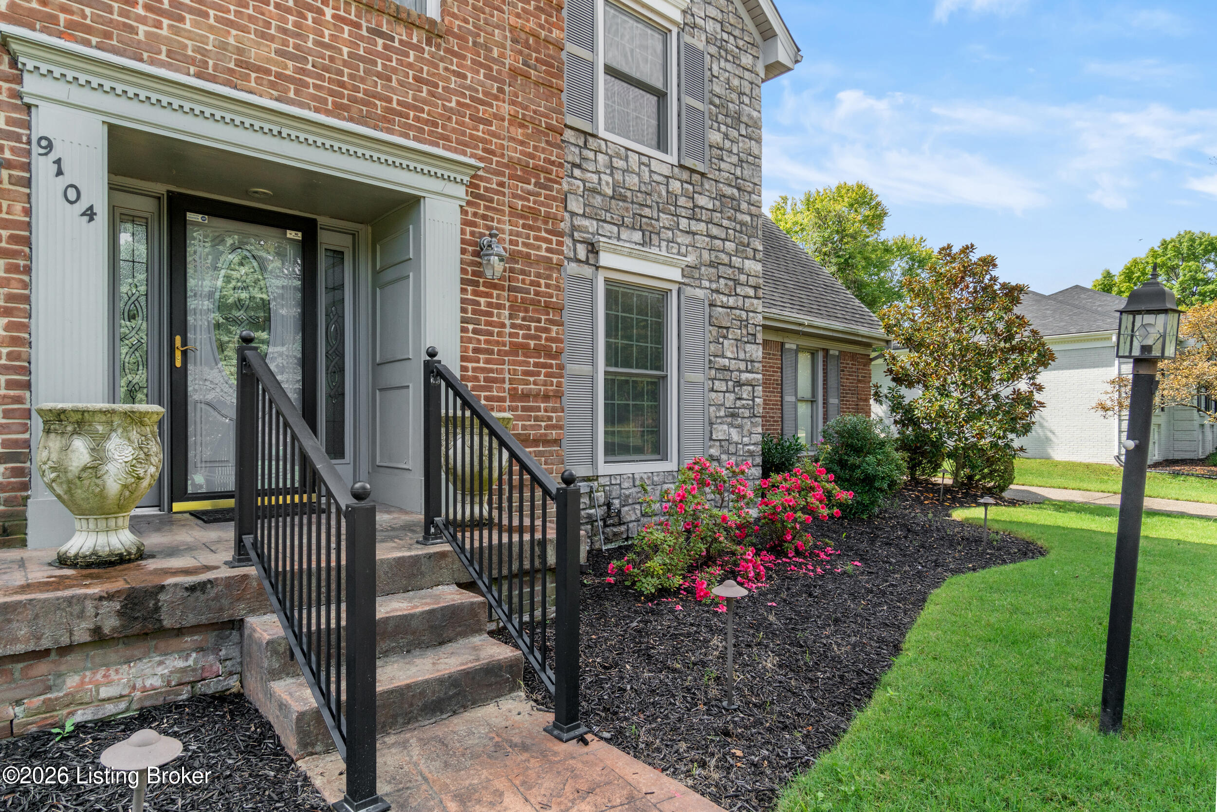 9104 Linn Station Rd