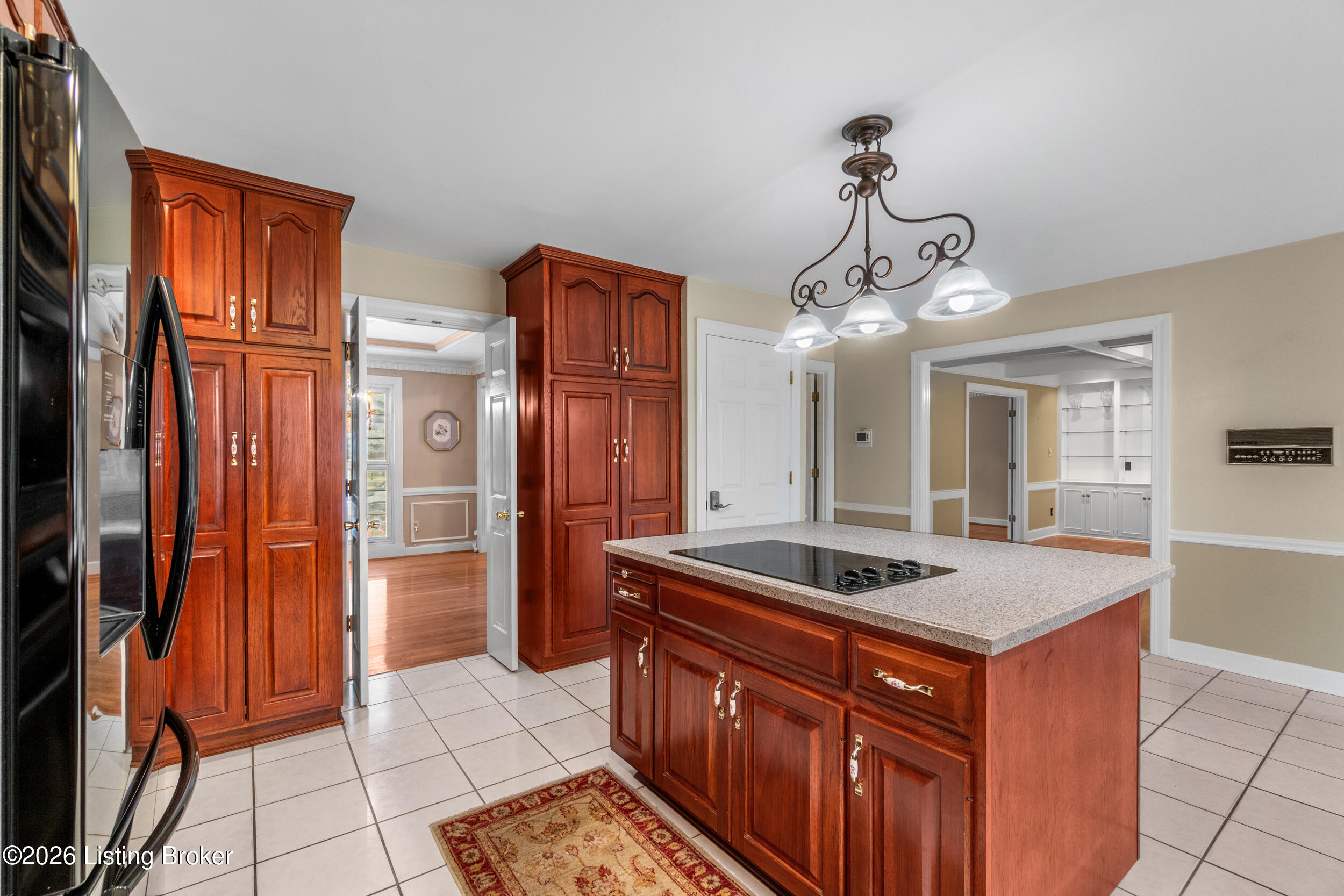 9104 Linn Station Rd
