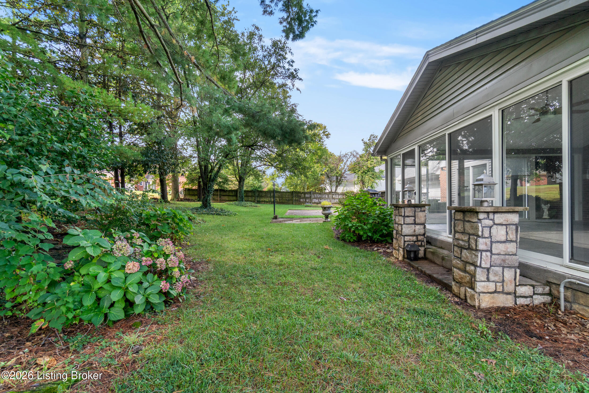 9104 Linn Station Rd