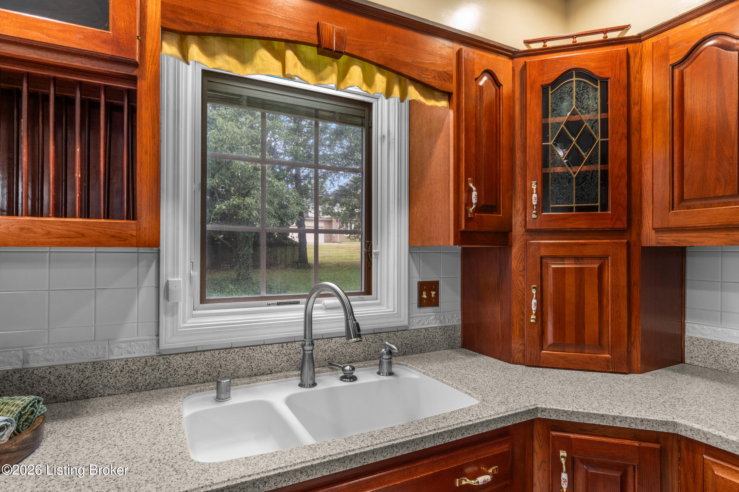 9104 Linn Station Rd