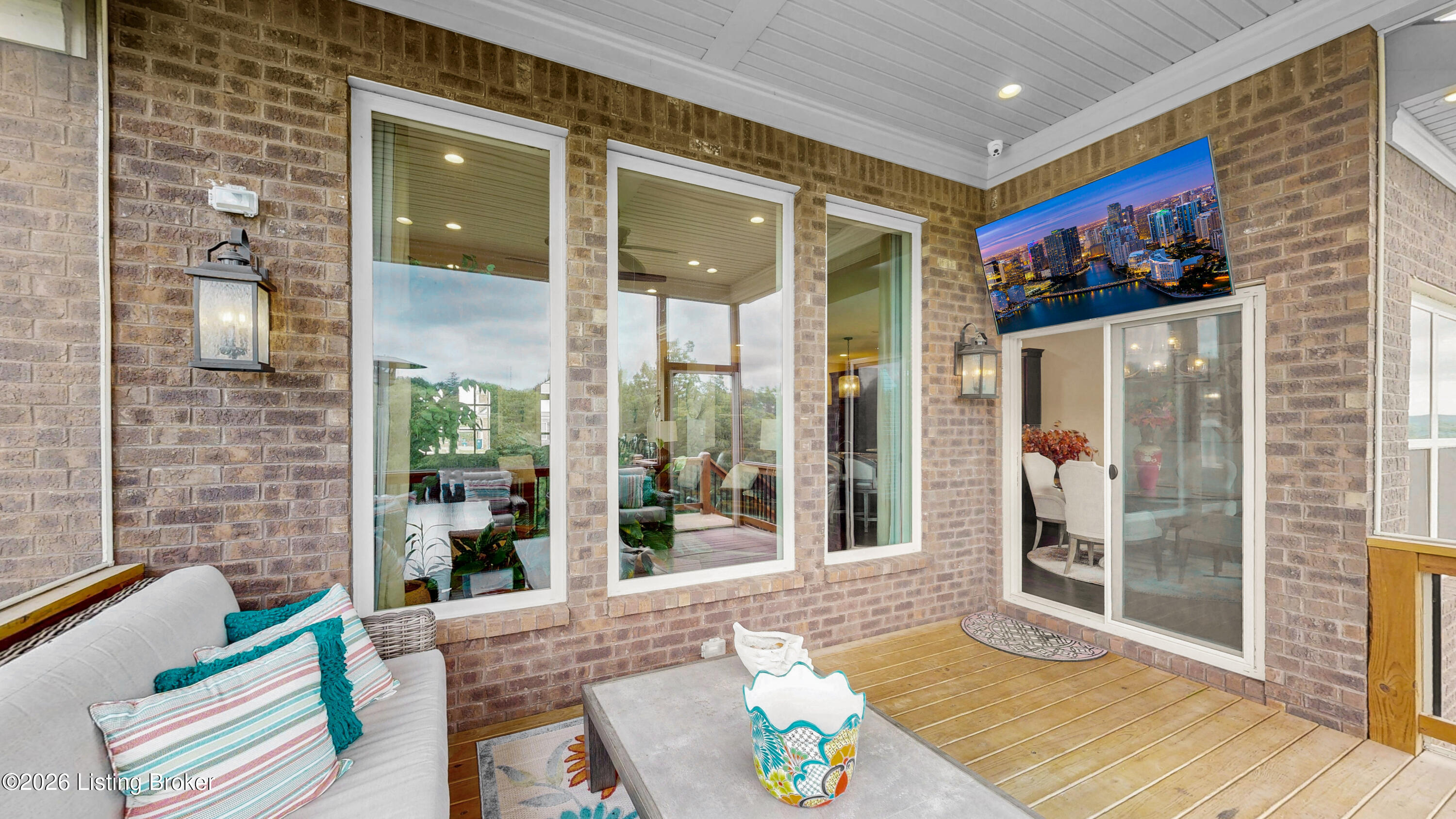 8022 Wooded Ridge Dr