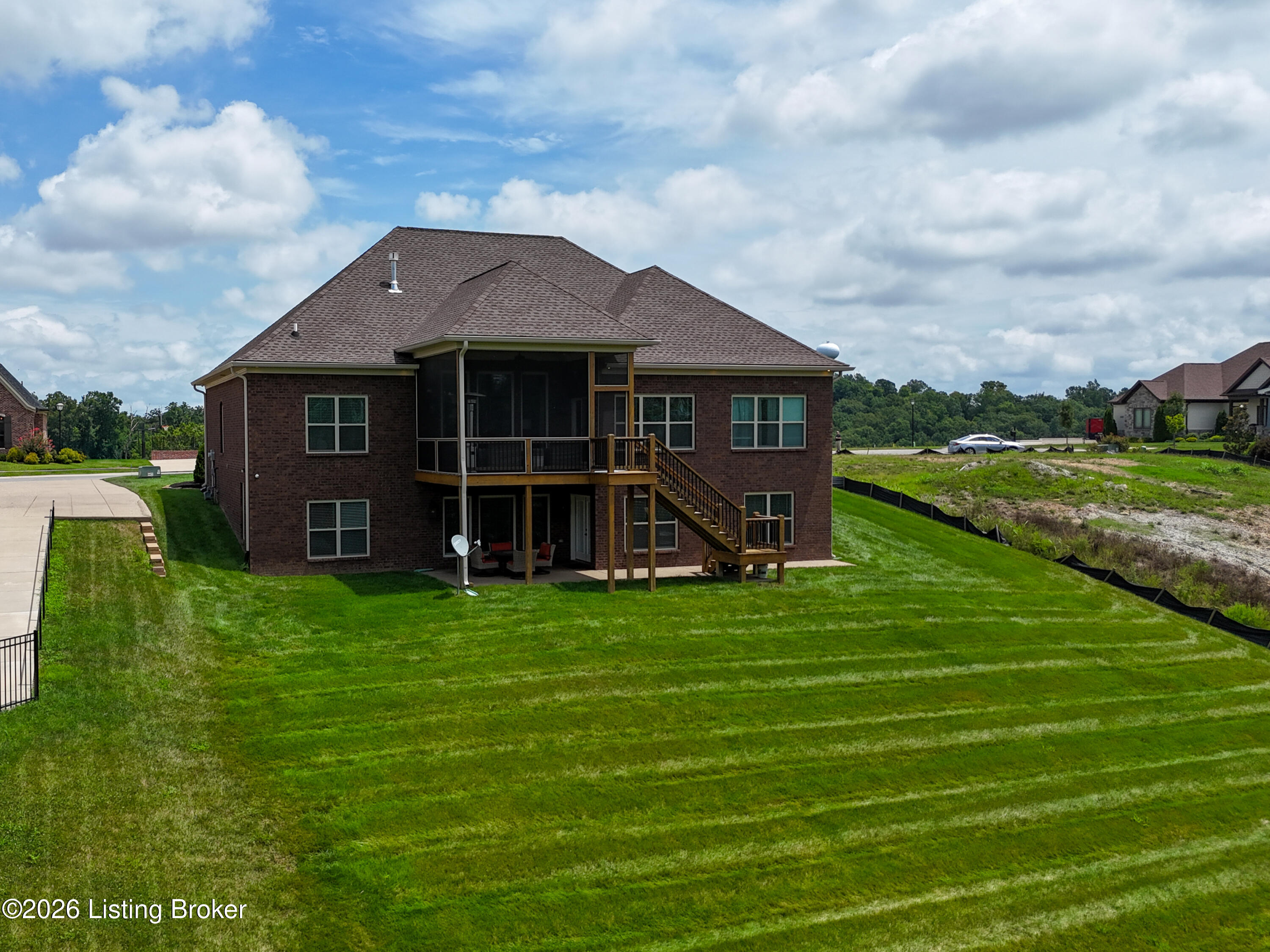8022 Wooded Ridge Dr