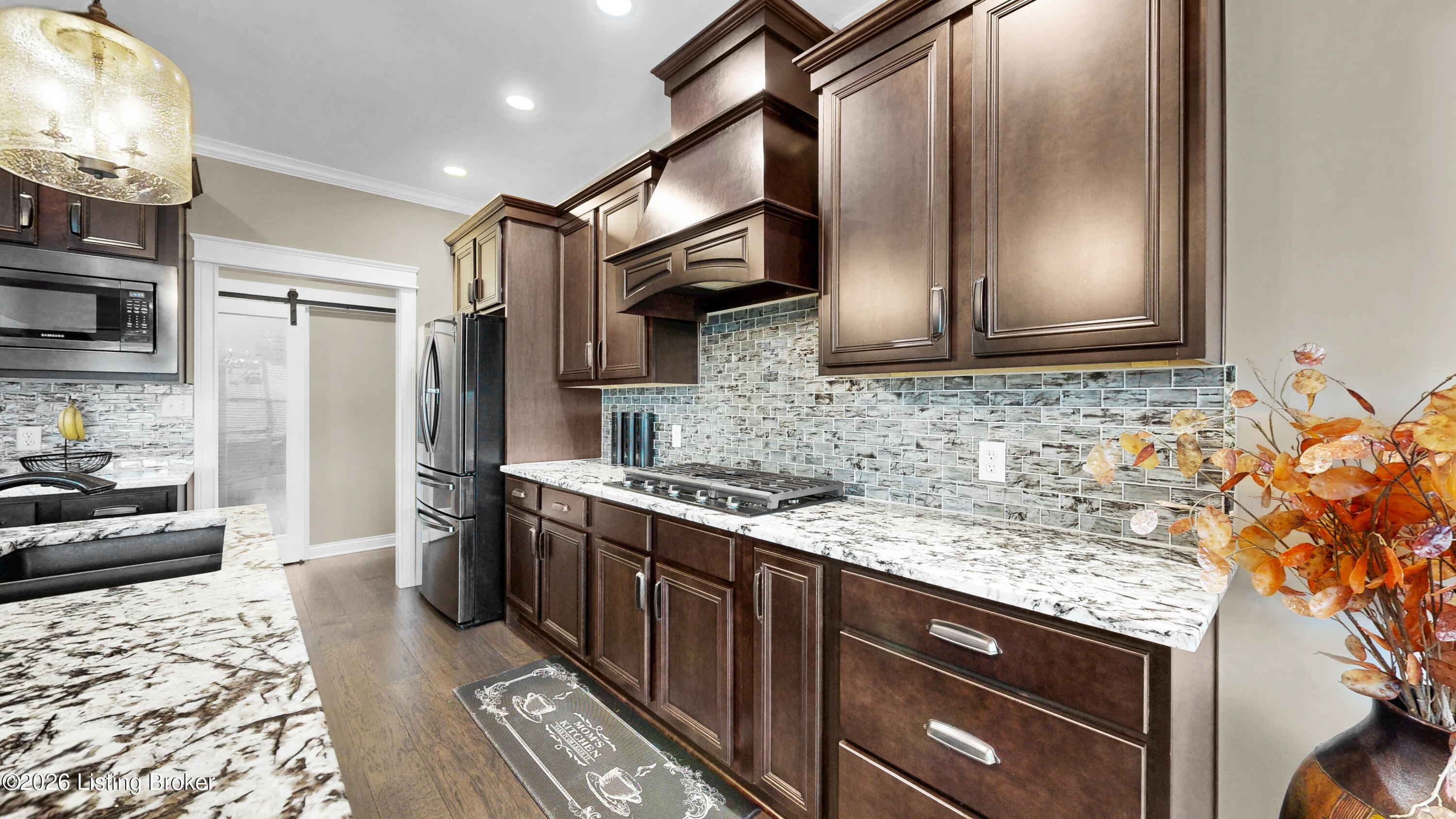 8022 Wooded Ridge Dr
