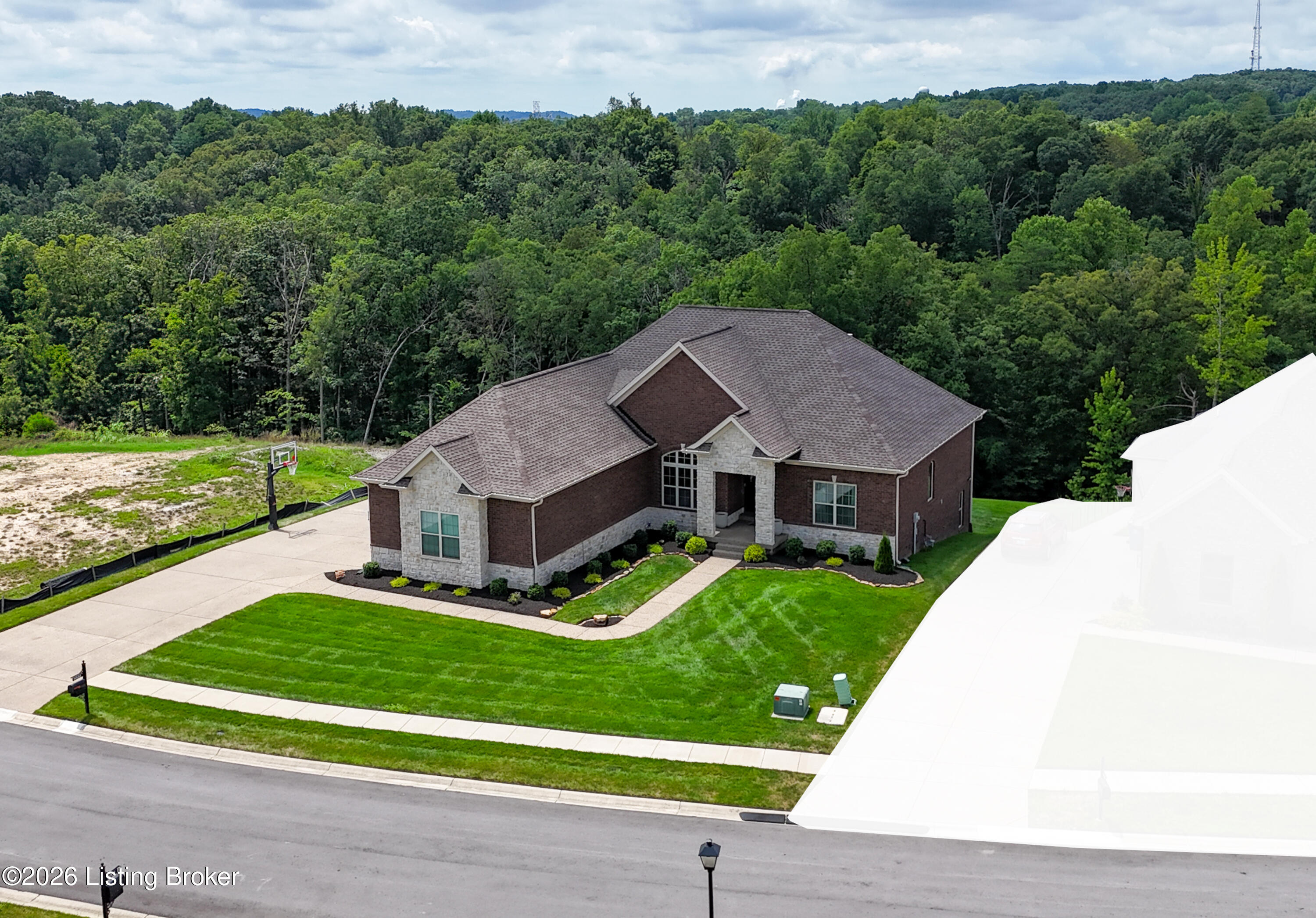 8022 Wooded Ridge Dr