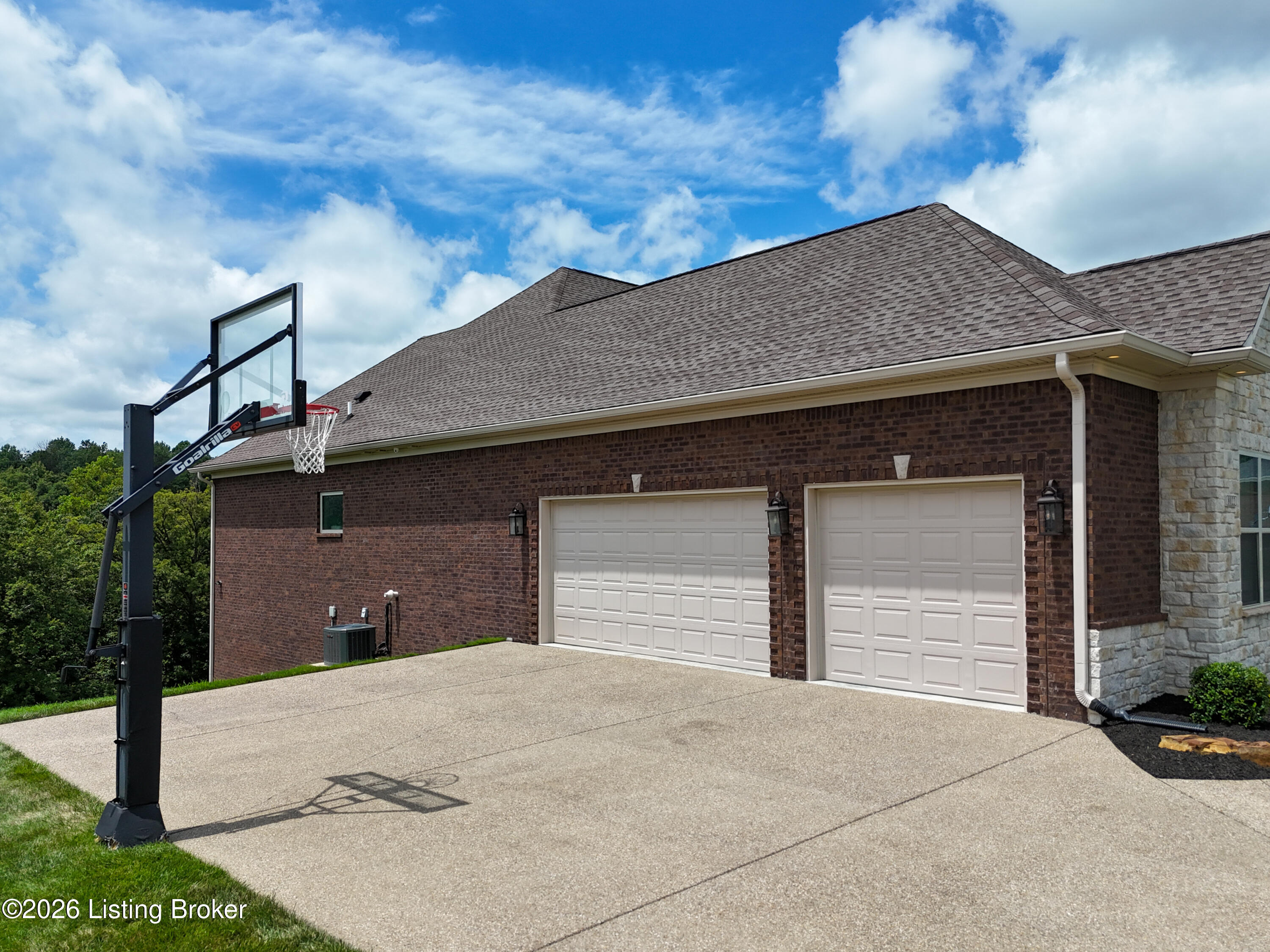 8022 Wooded Ridge Dr