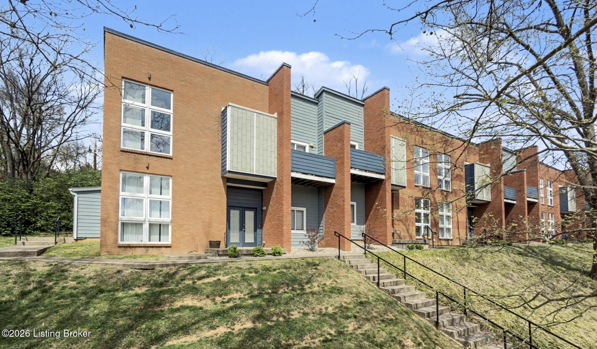 2745 Grinstead Dr 201