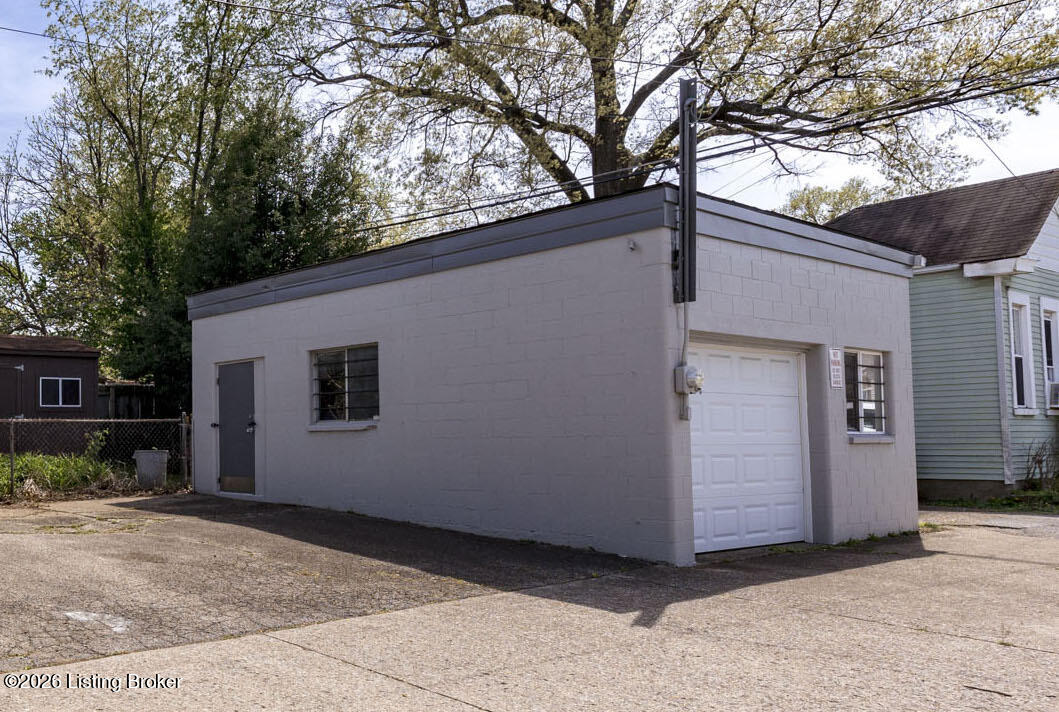 1100 Goss Ave
