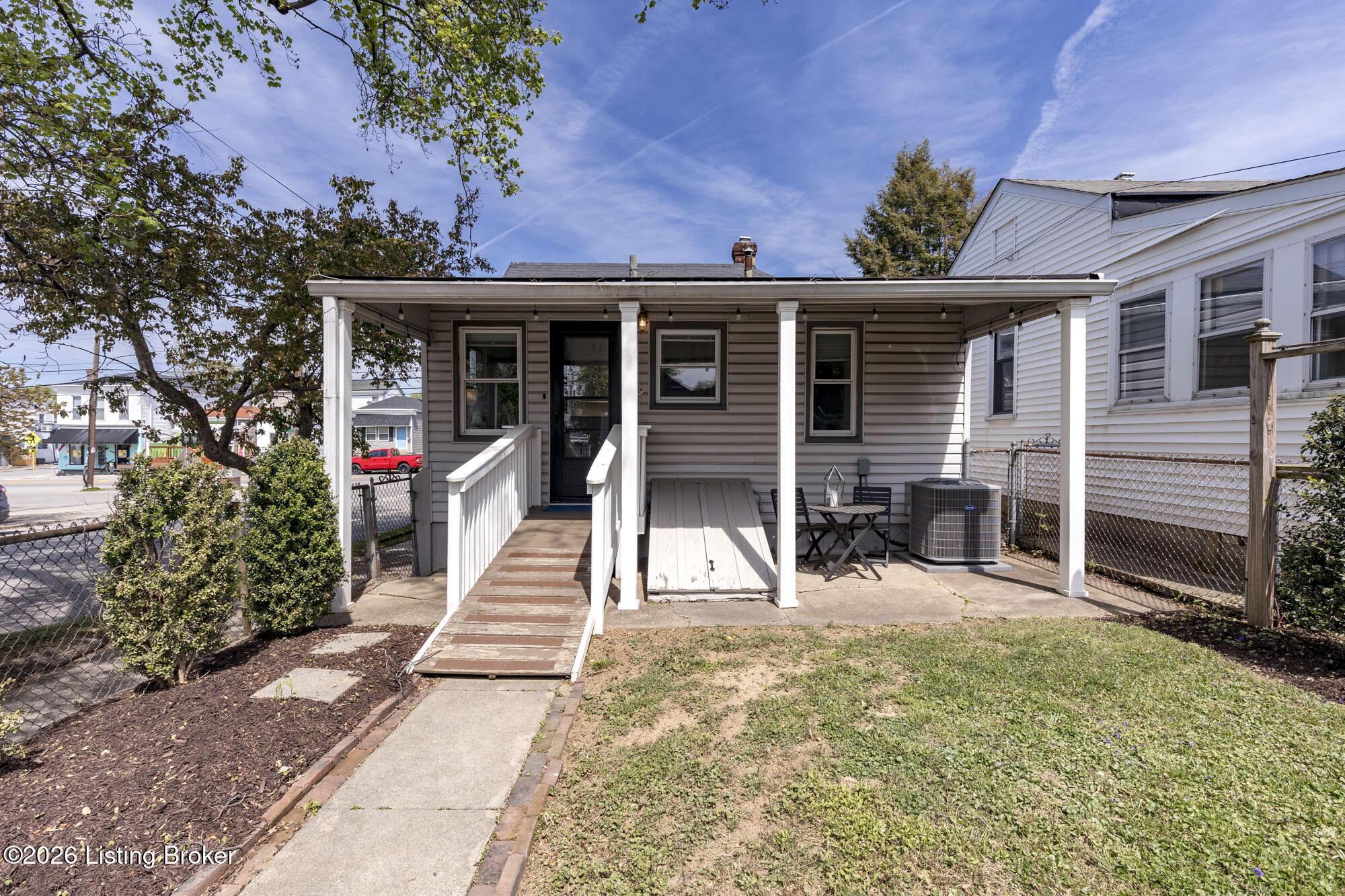 1100 Goss Ave