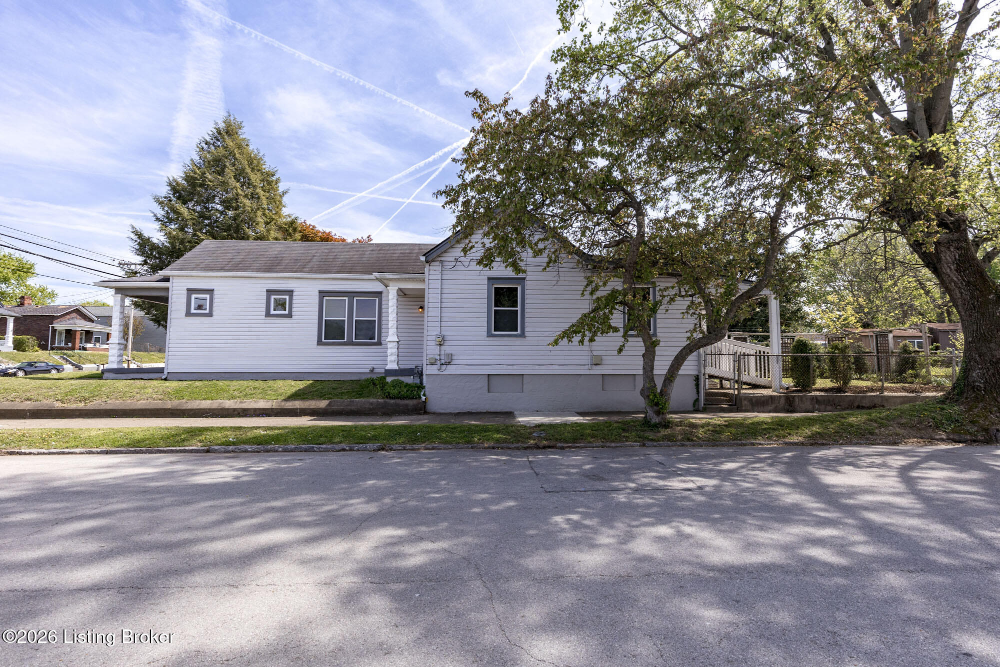 1100 Goss Ave