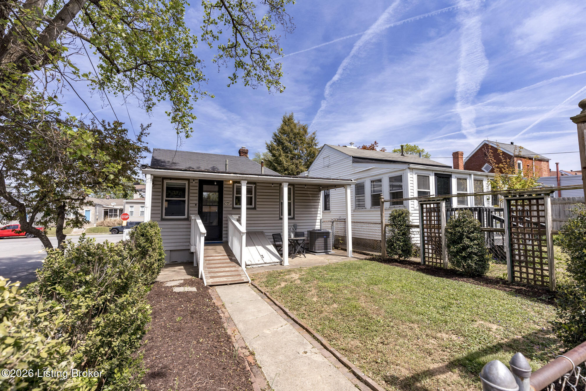 1100 Goss Ave