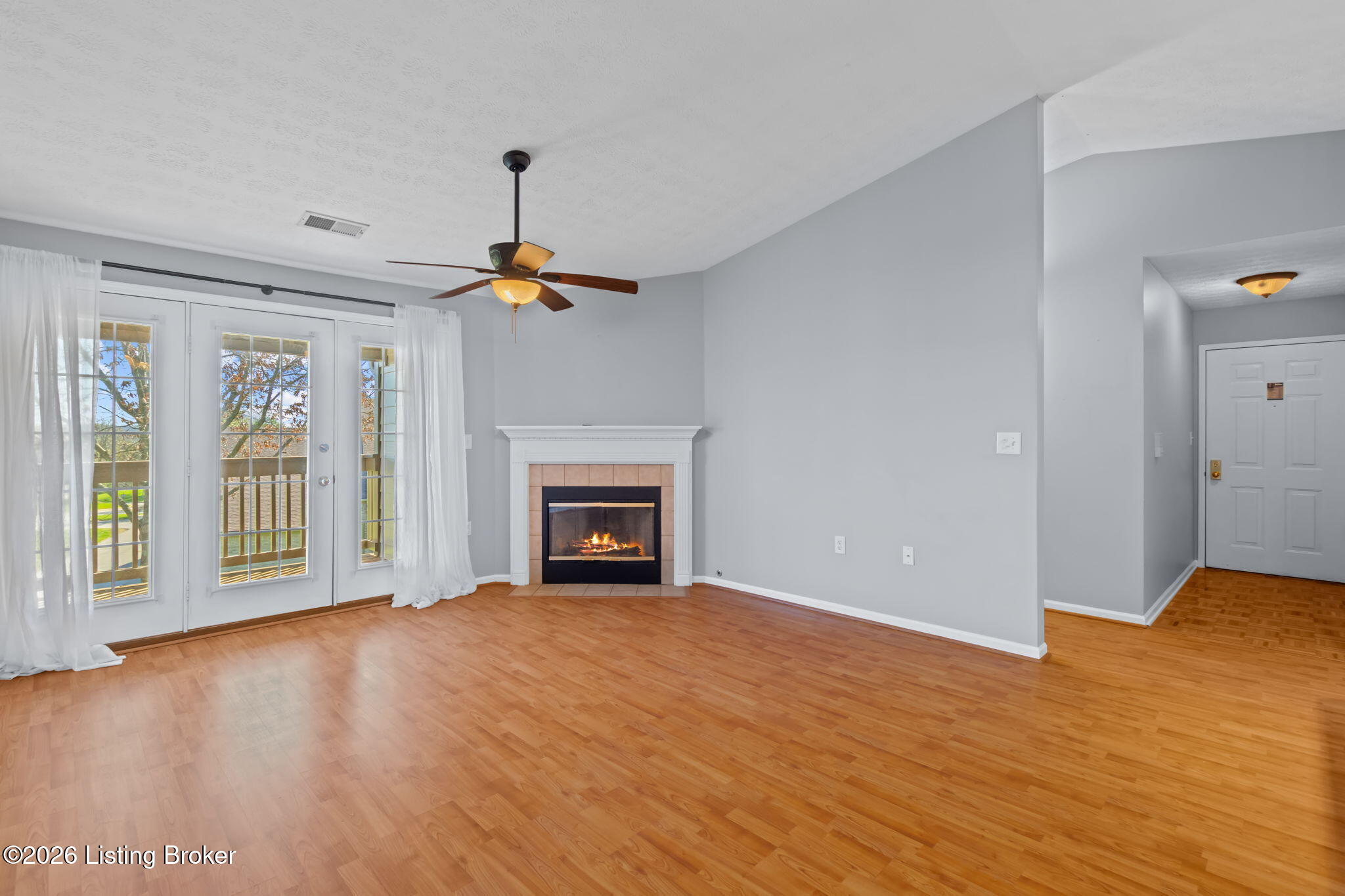 1303 Swan Pointe Blvd 202