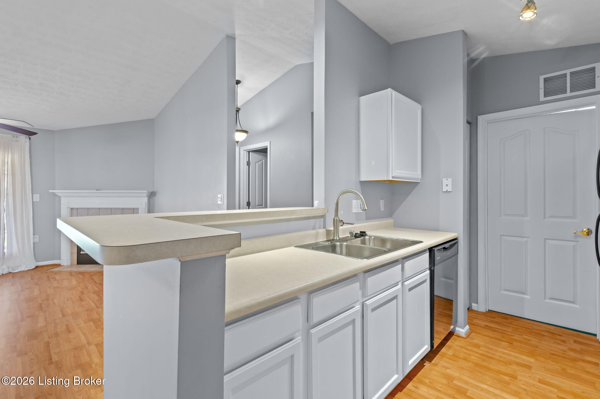 1303 Swan Pointe Blvd 202
