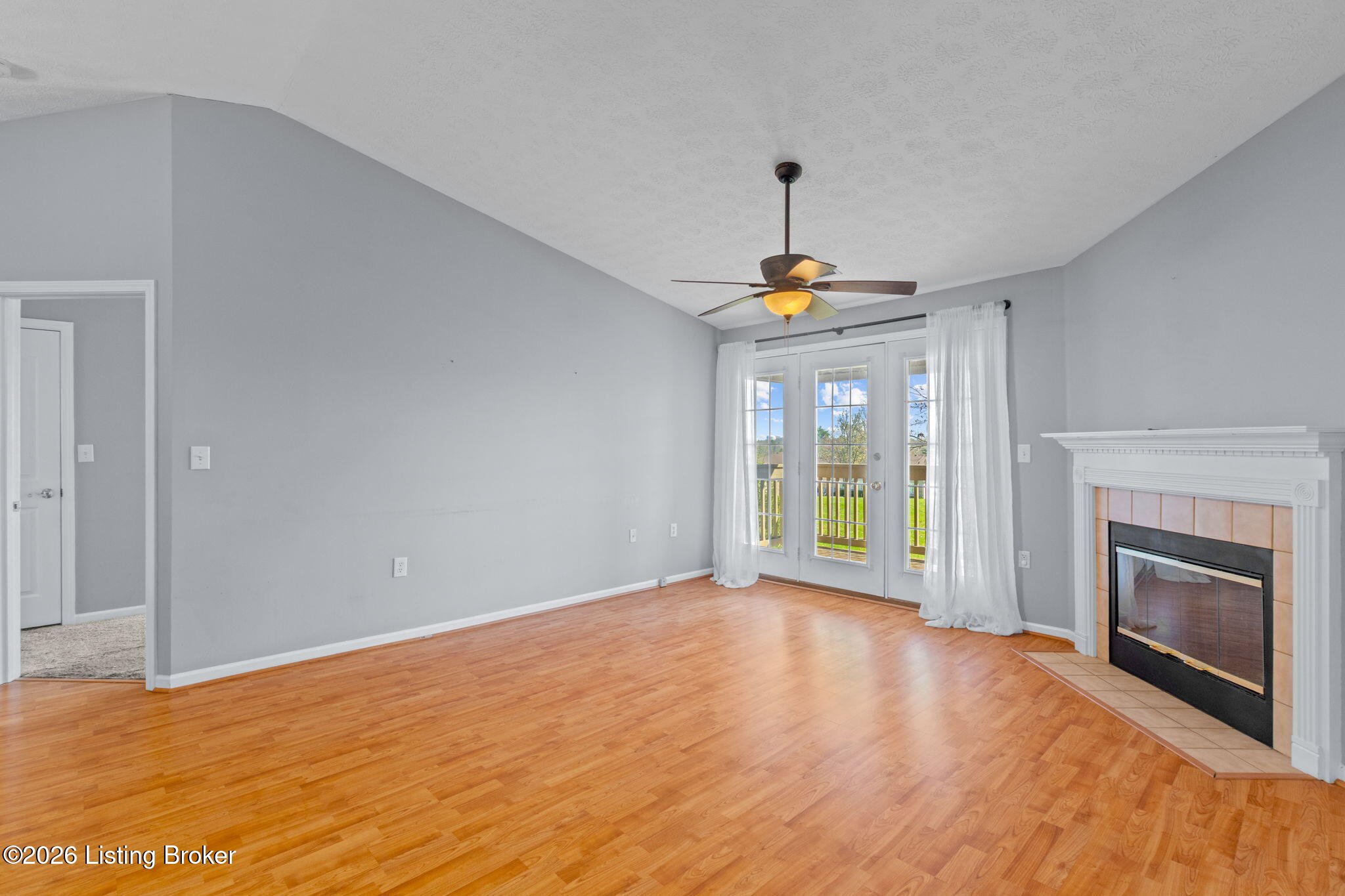 1303 Swan Pointe Blvd 202