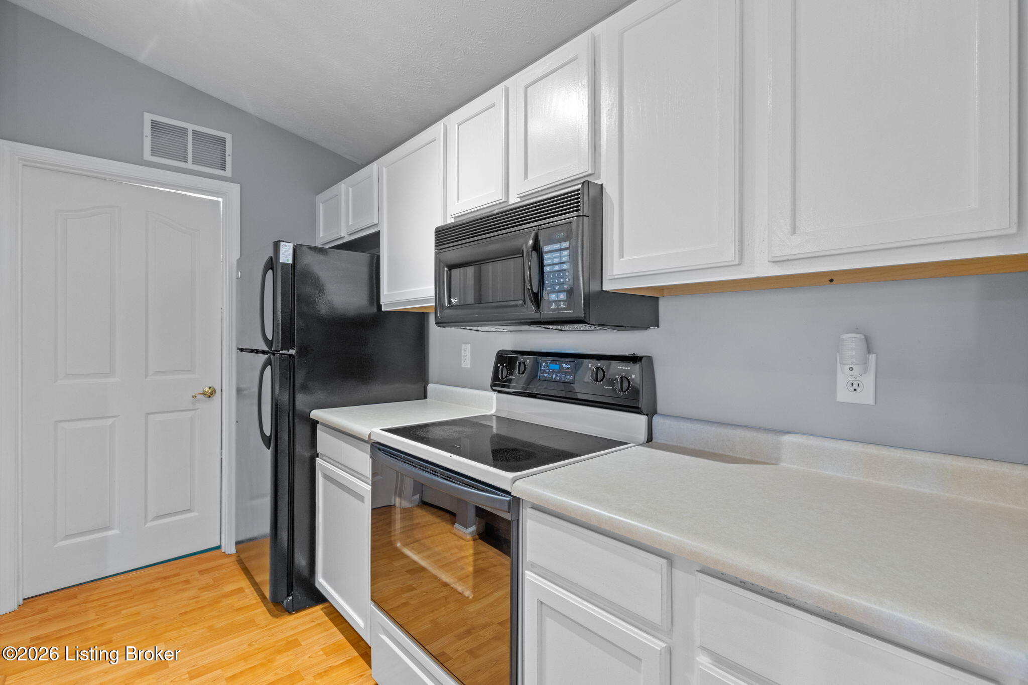 1303 Swan Pointe Blvd 202