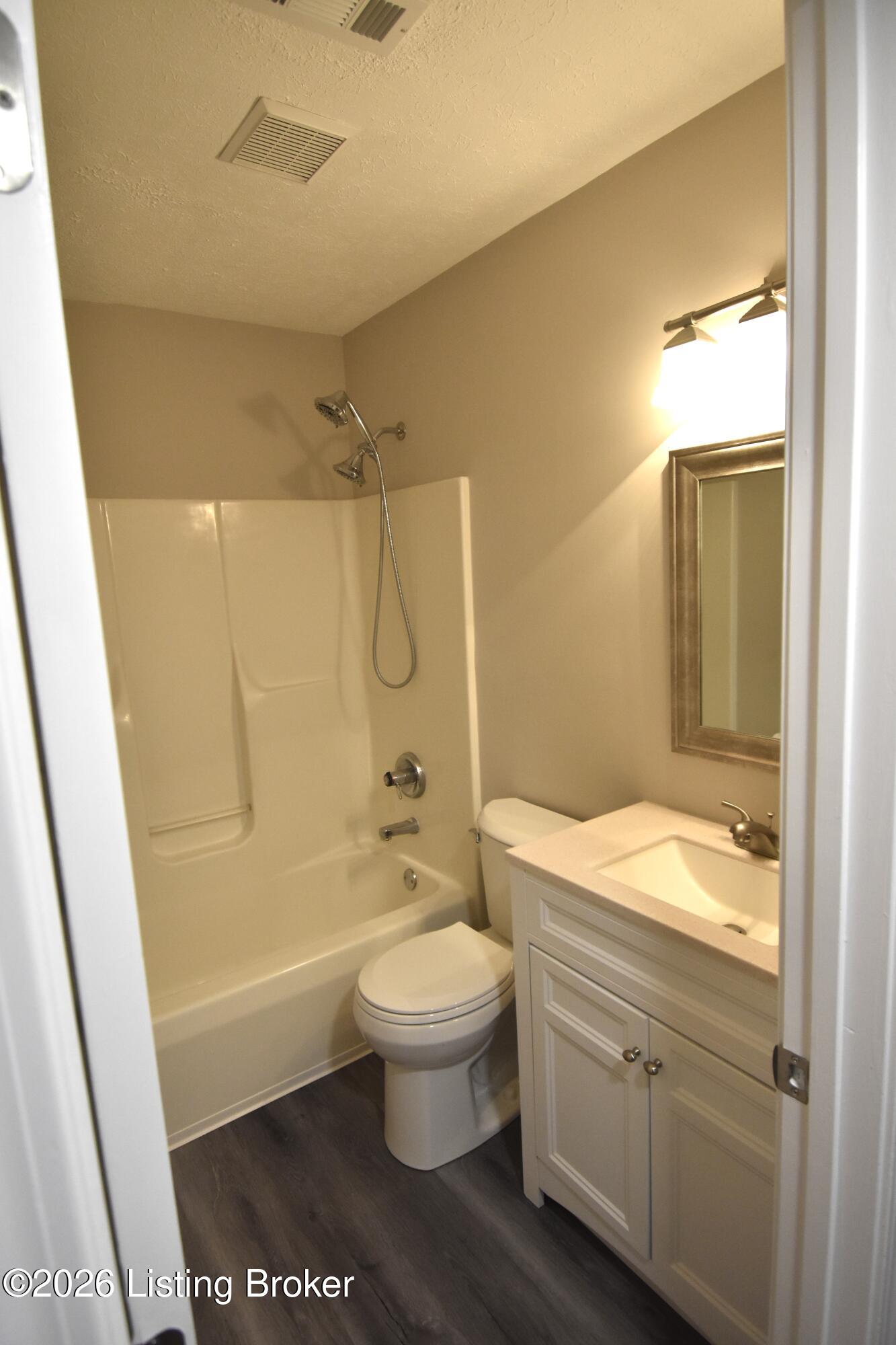 8102 Village Point Dr
