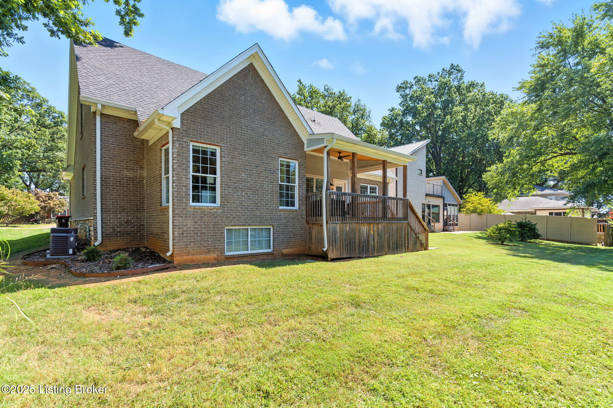 3102 Lakeview Dr