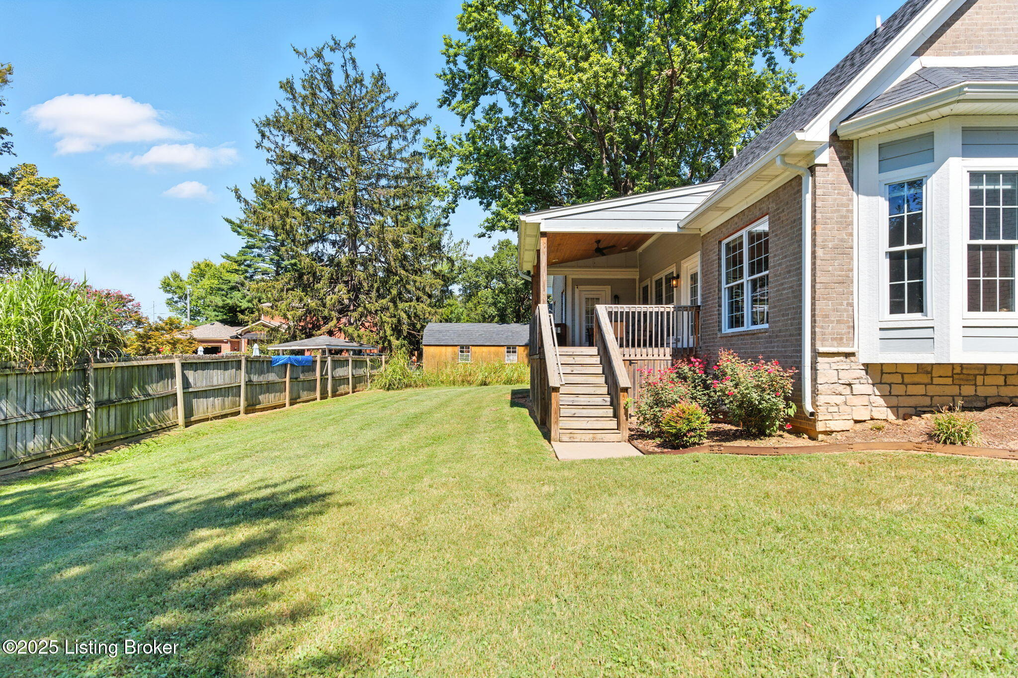 3102 Lakeview Dr