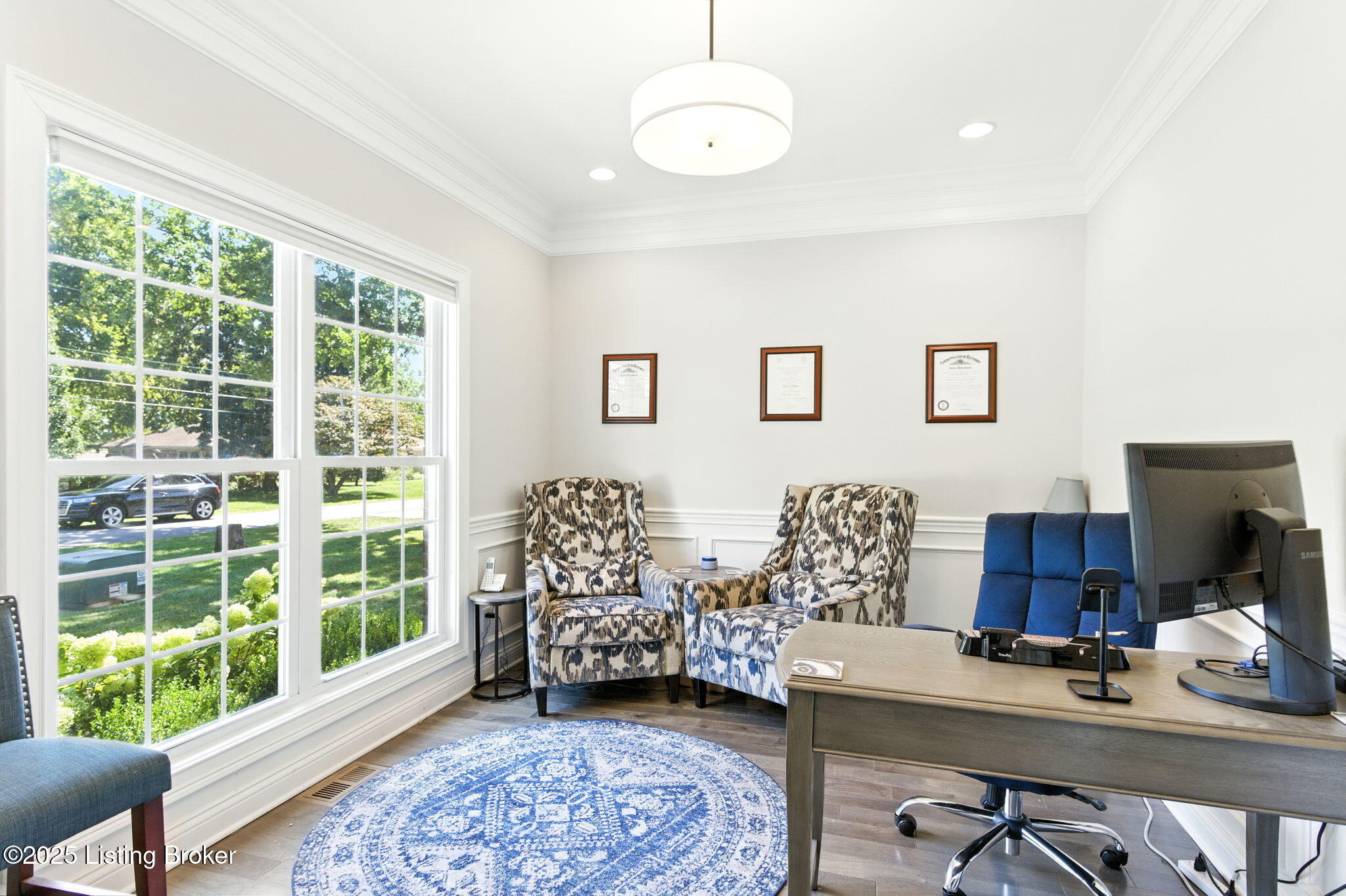 3102 Lakeview Dr