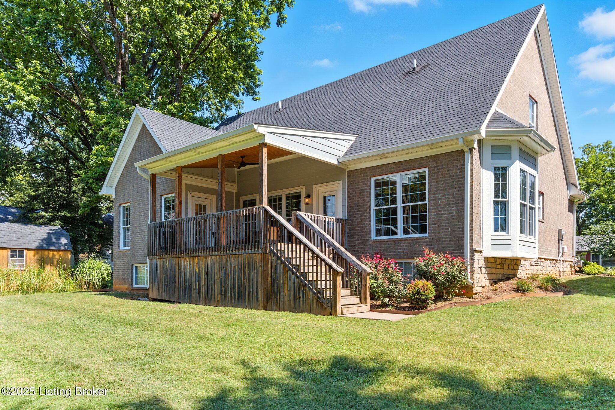 3102 Lakeview Dr