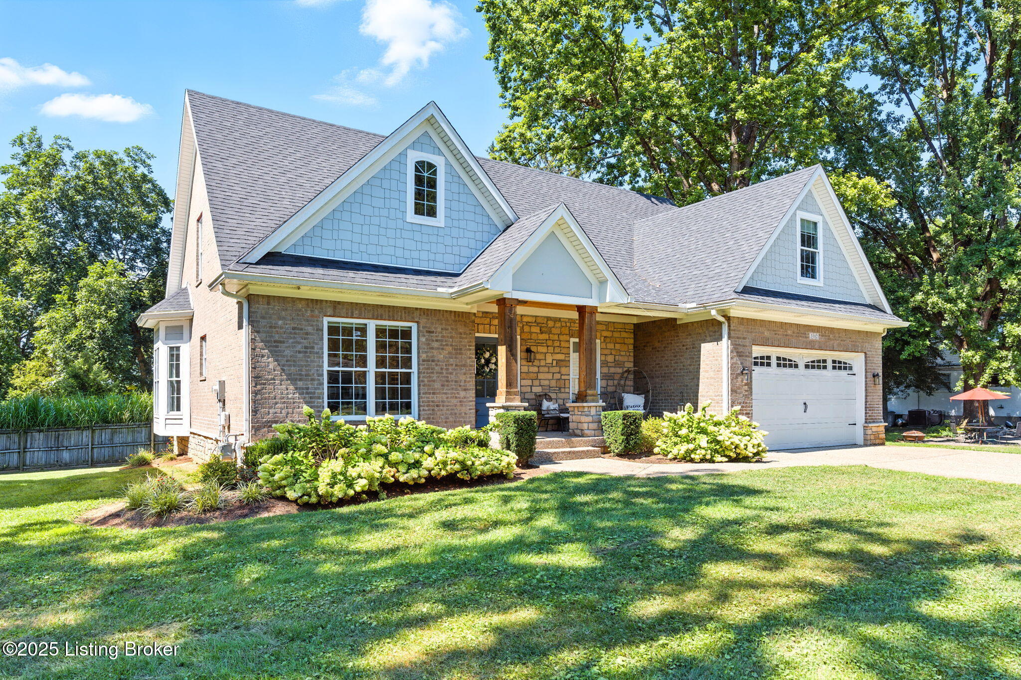 3102 Lakeview Dr