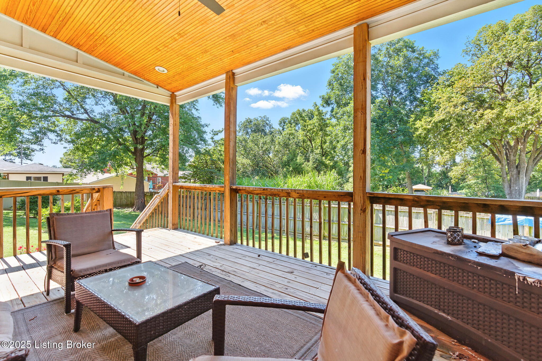 3102 Lakeview Dr