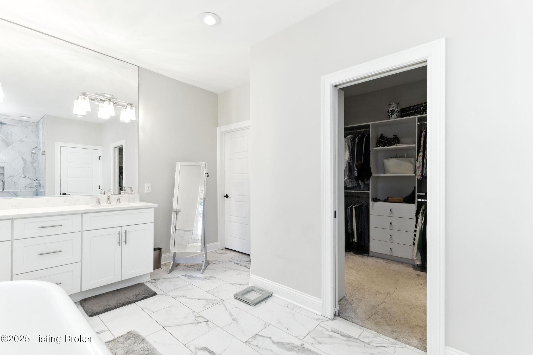 3102 Lakeview Dr