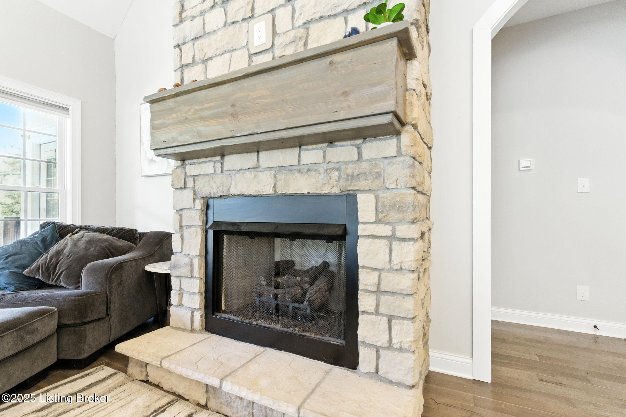 3102 Lakeview Dr