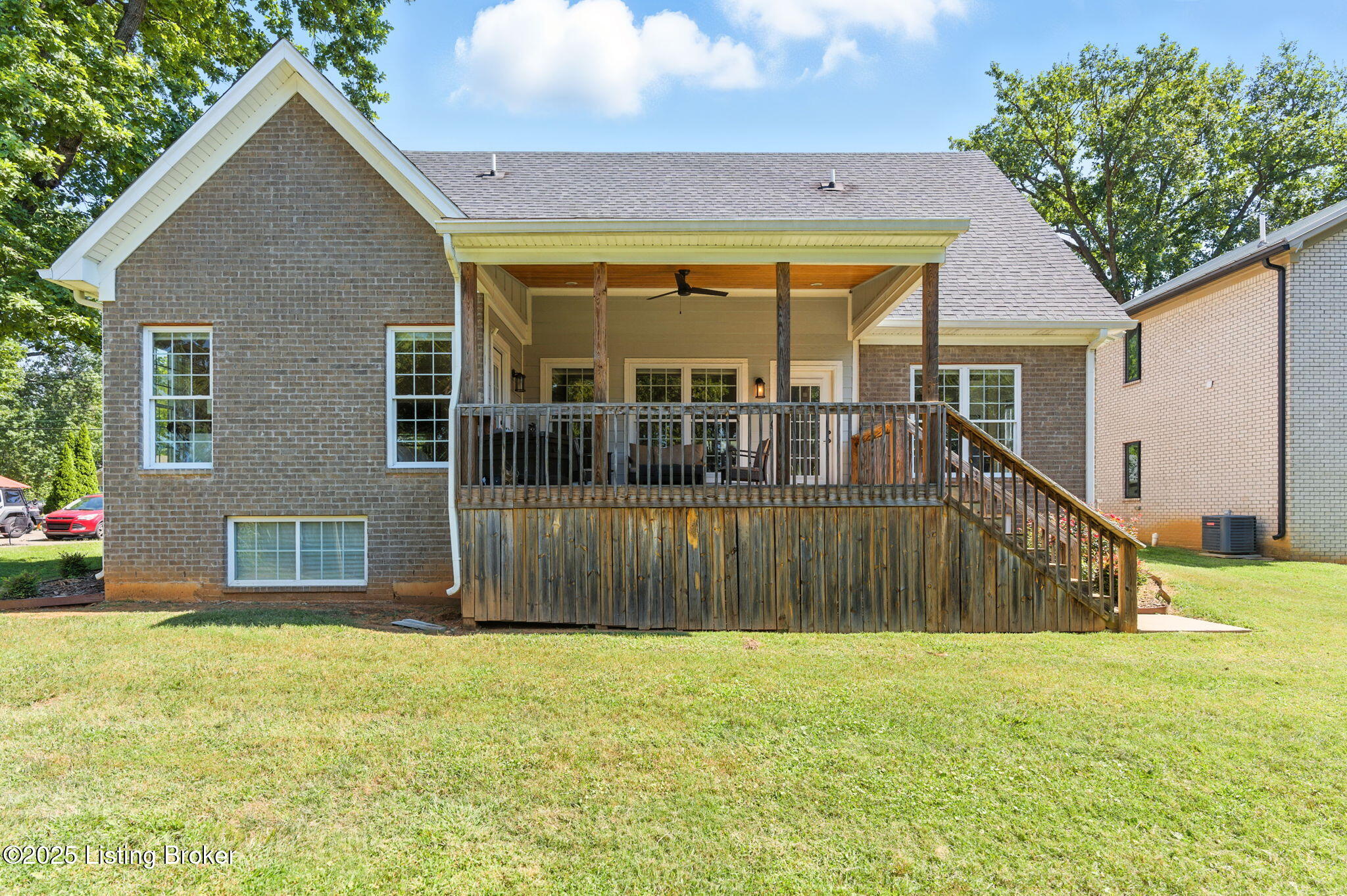 3102 Lakeview Dr